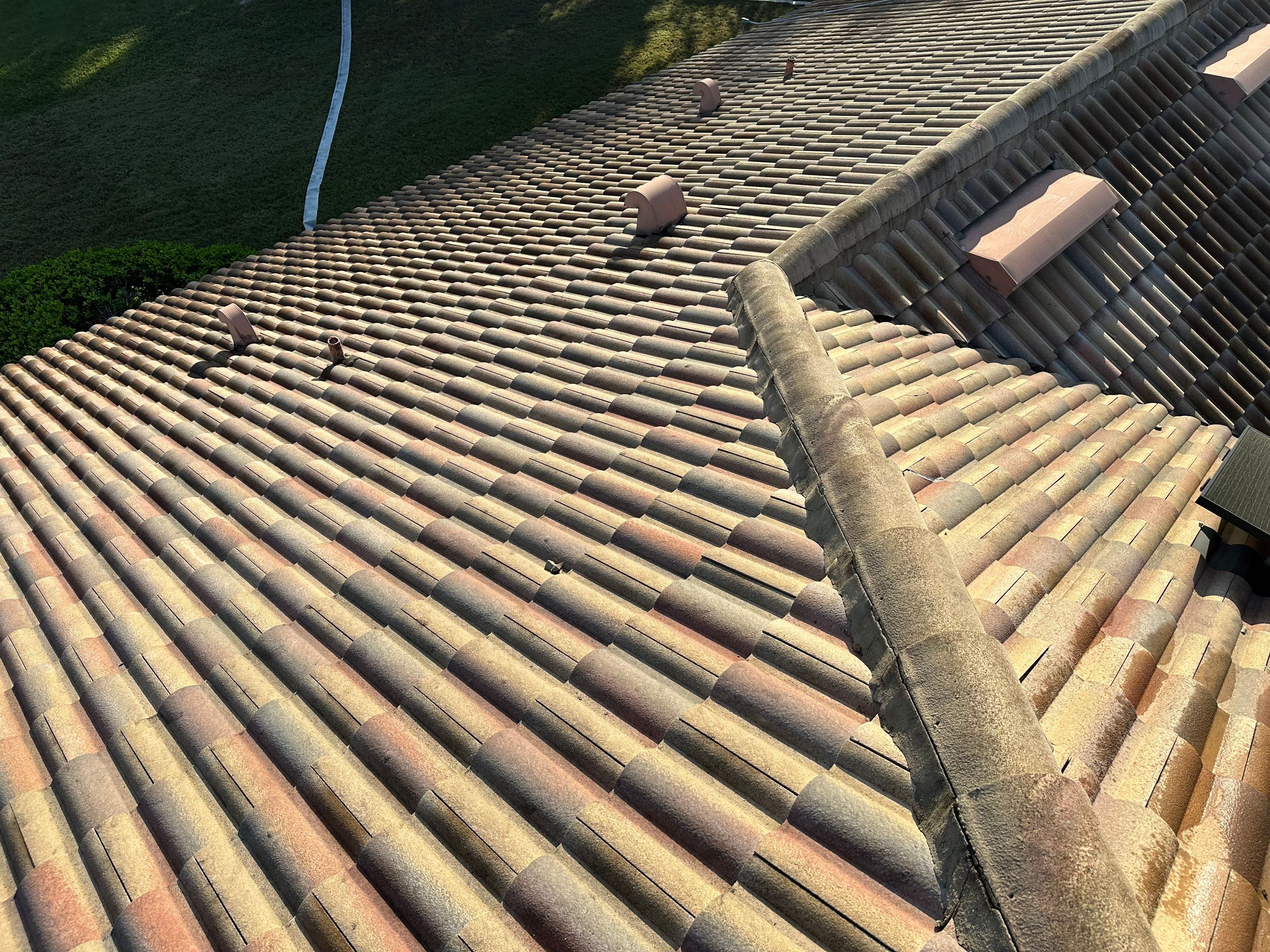 Concrete Tile Roof Cleaning in Winding River Community, Bradenton, FL | Sunshine AquaWash by Sunshine AquaWash
