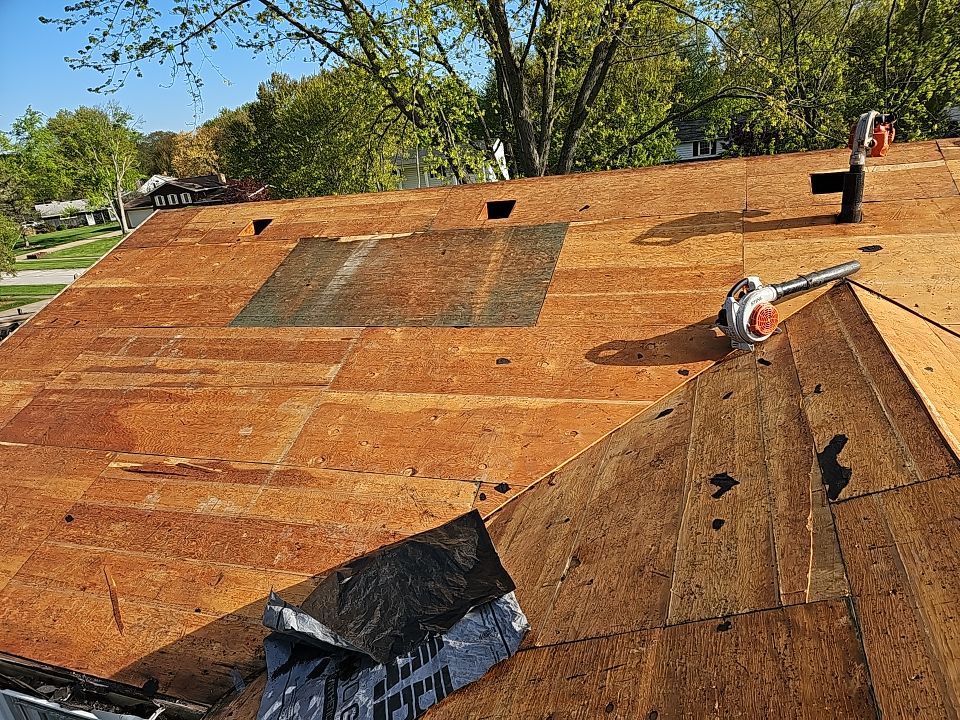 ATLAS PINNACLE COLOR: SUMMER STORM DRIP EDGE: WHITE by Eagle Eye Roofing