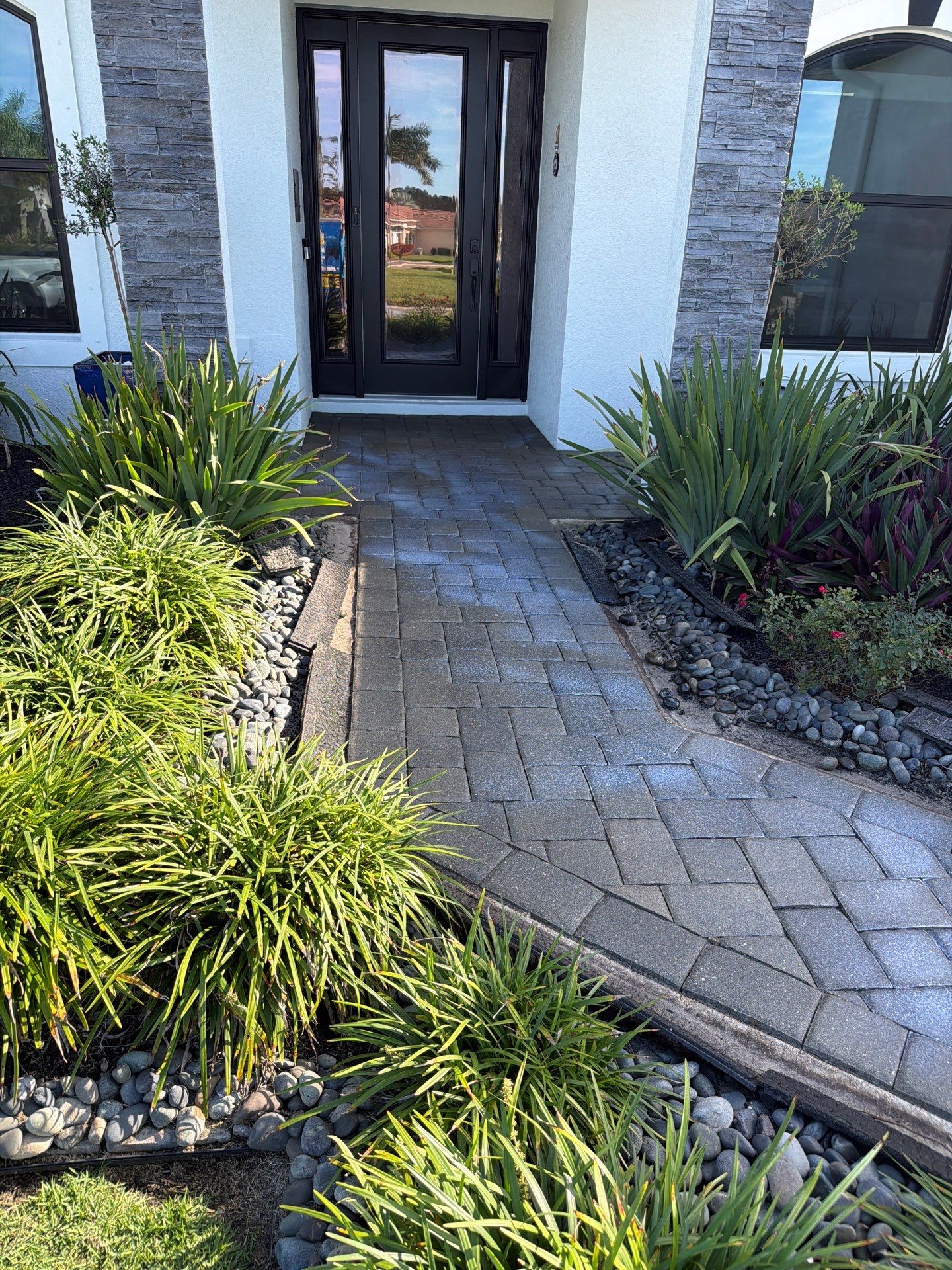 Full-Scale Paver Stripping and Sealing in La Paloma Sun City Center by Supreme Paver Experts