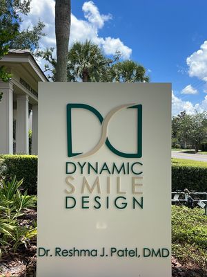 Monument Sign for Dynamic Smile Design