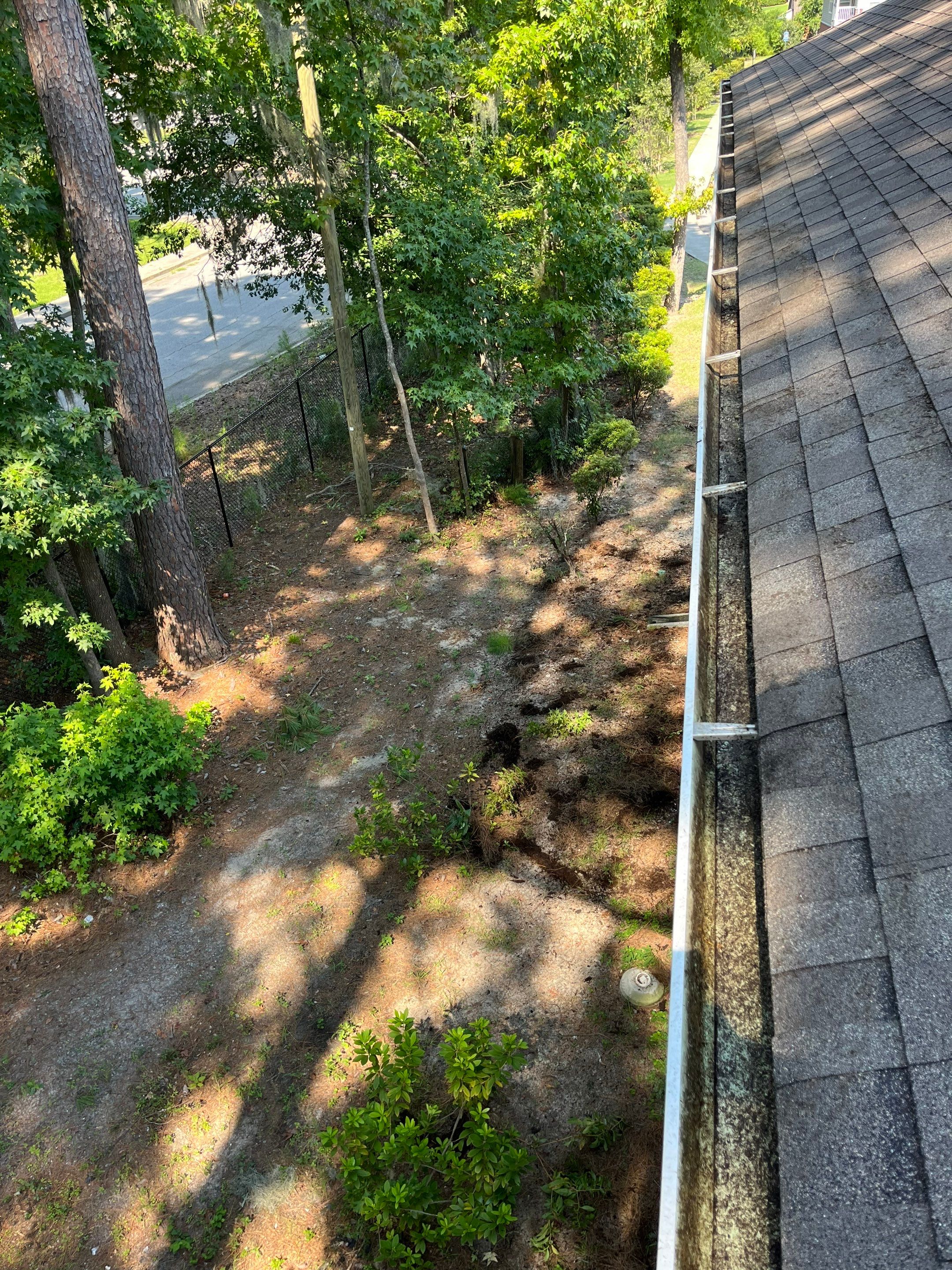 Commercial gutter cleaning Savannah, GA after photo with clean gutters