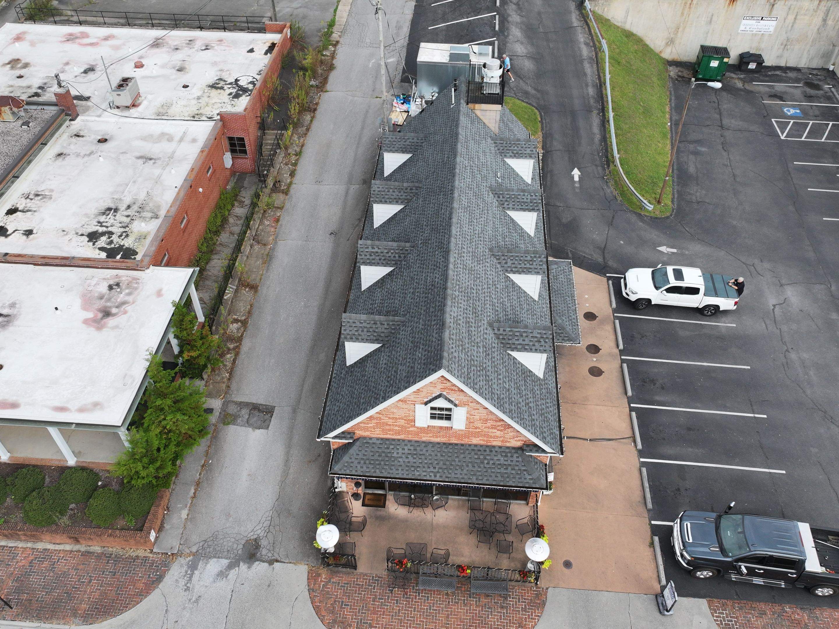 Ellis Commercial Building by Omnia Roofing