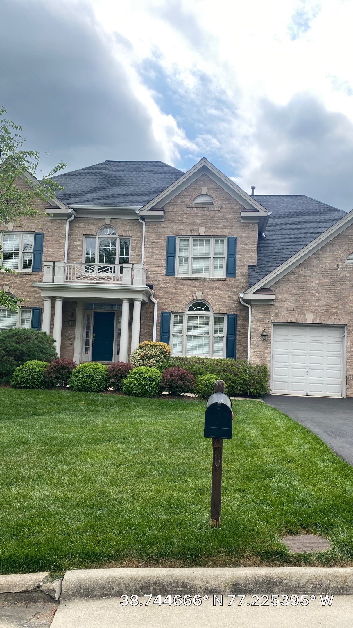 Springfield: CertainTeed Landmark Pro Designer Shingles in Max Def Moire Black by RM Banning, Inc.