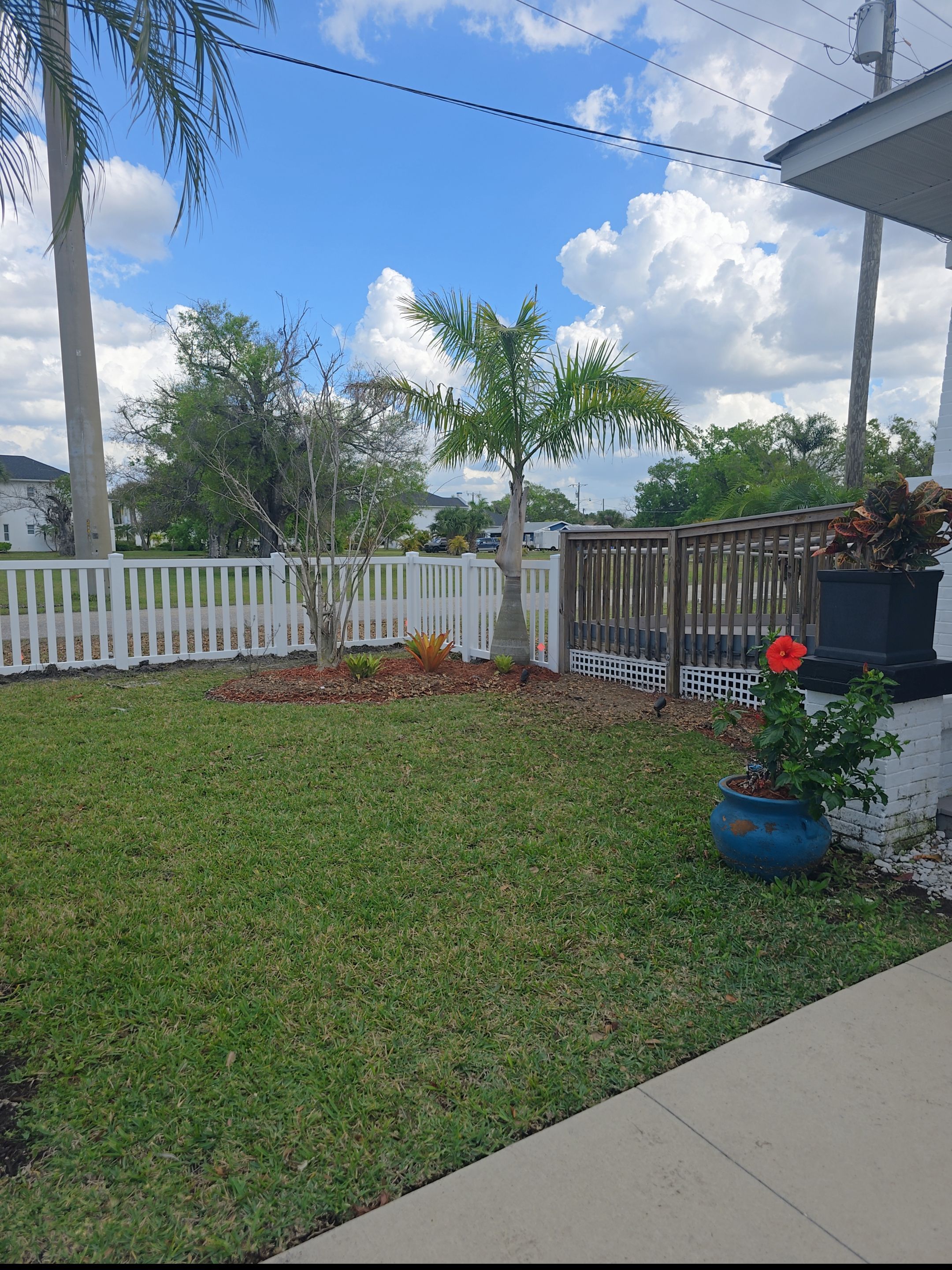 Vinyl Fence for Valerie's House by True Fence LLC