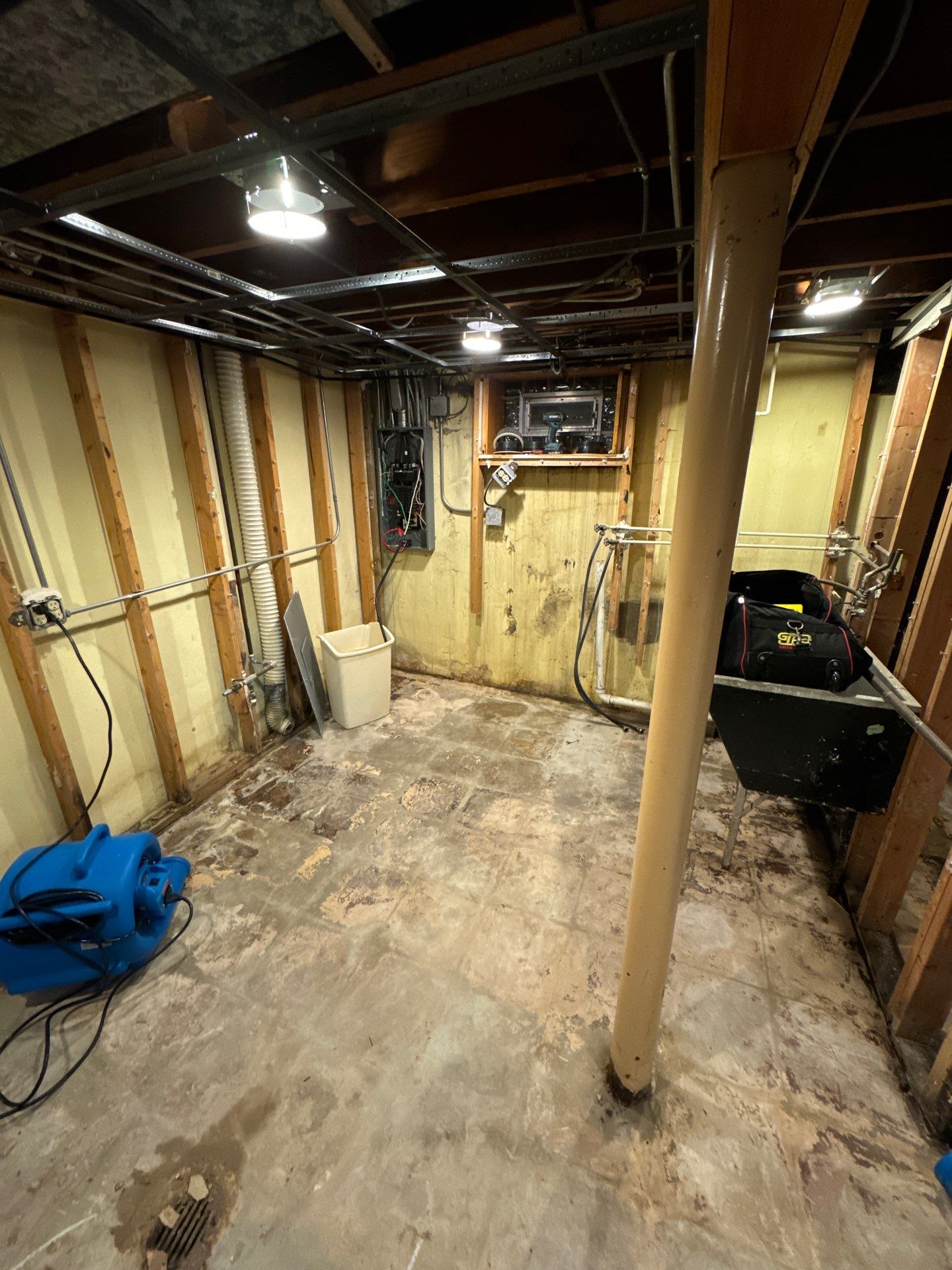 Water pipe break behind a wall by Chicagoland Water Medics