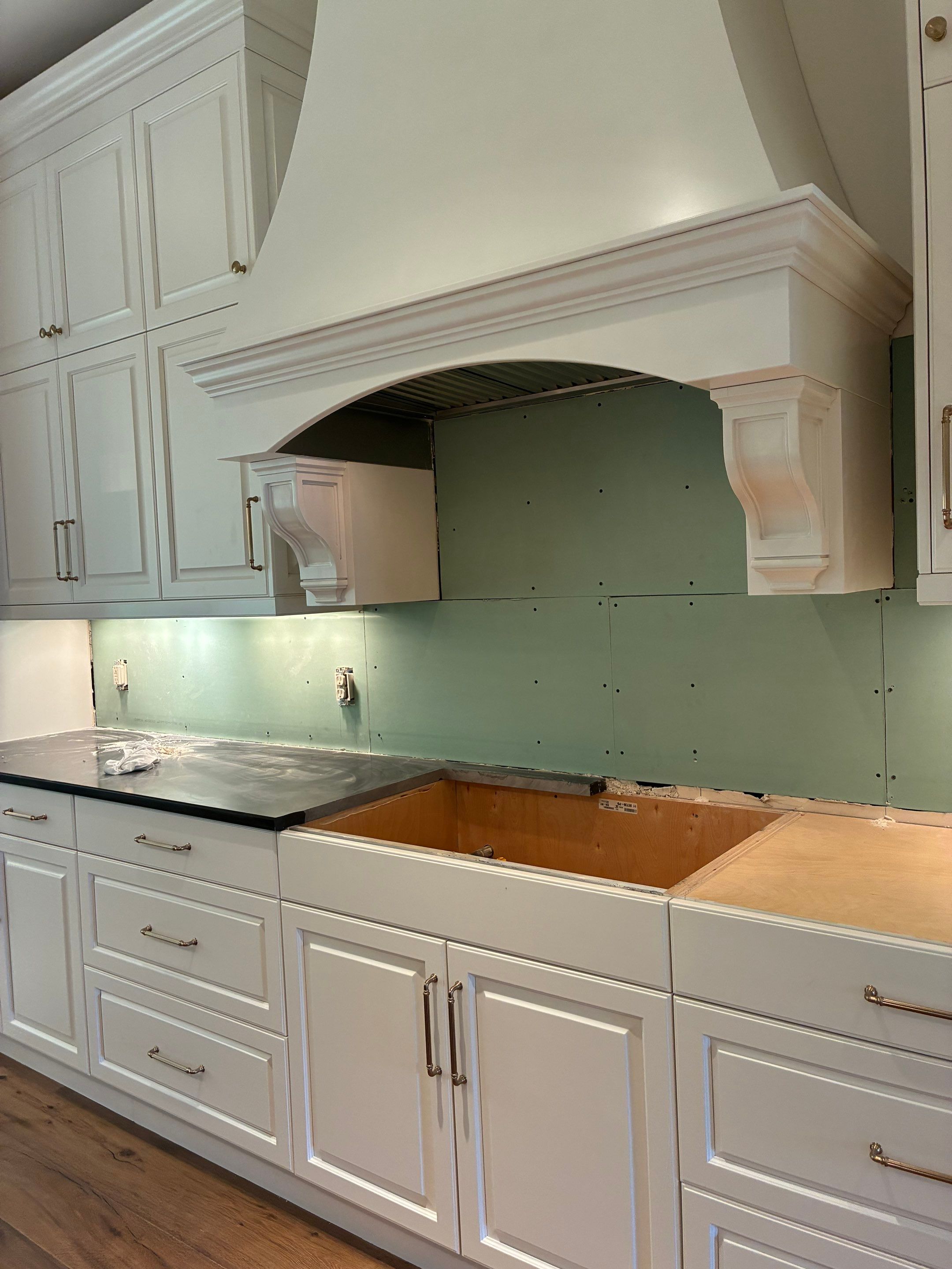Brentwood Backsplash by Footprints Floors of Nashville