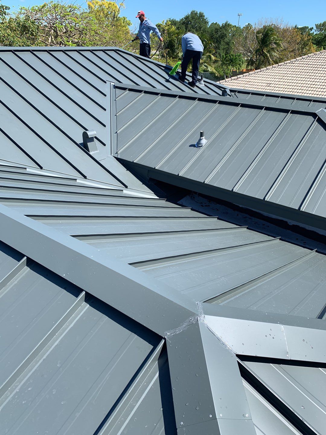 Metal Roof - Galvalume - Charcoal by Istueta Roofing