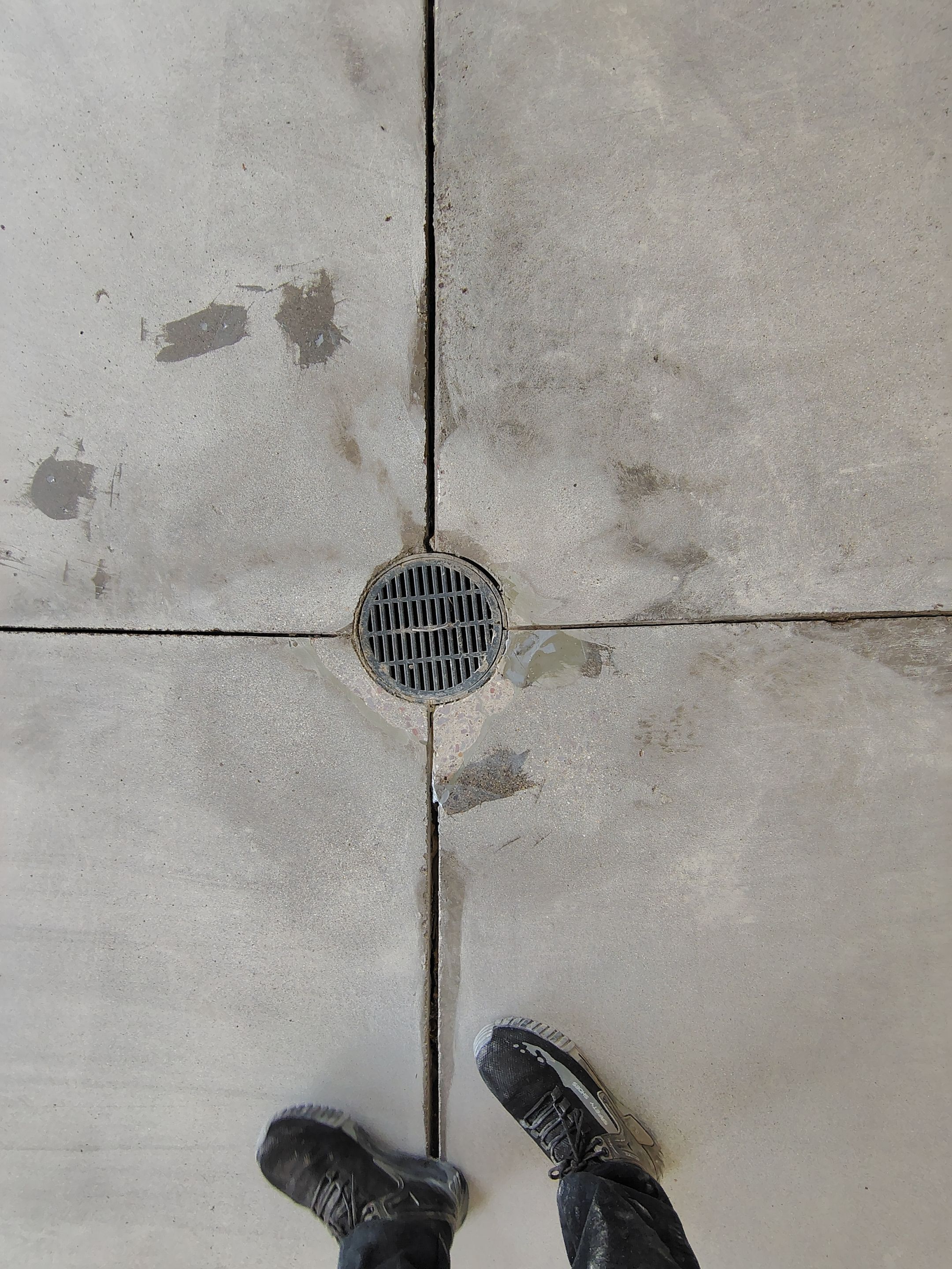 Sioux Falls Garage Floor Repair and Speckled Epoxy Coating Installation by Select Painting, Coatings & Garage Cabinets