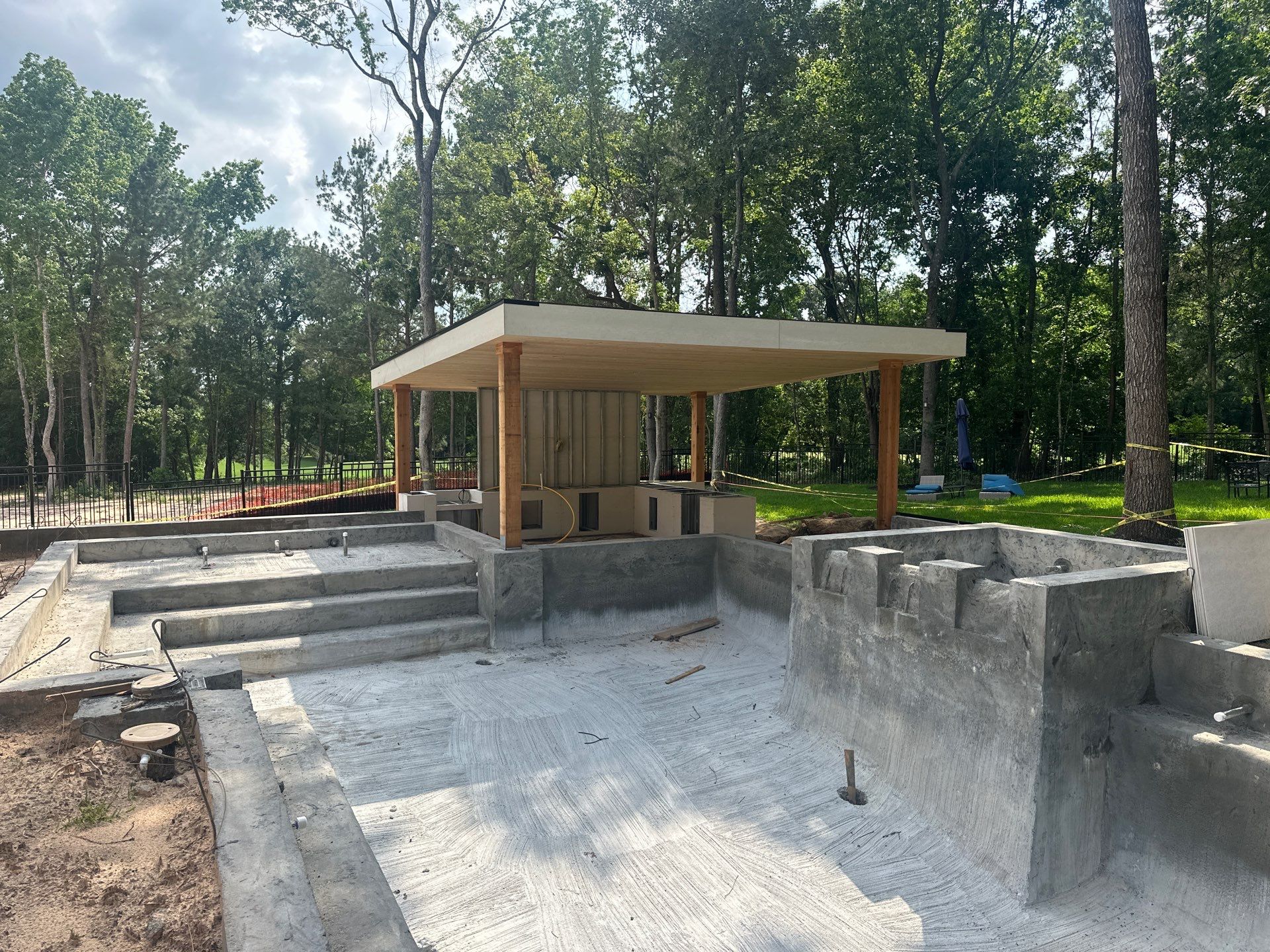 Modern Patio Cover and Kitchen in Montgomery by SophAlx LLC