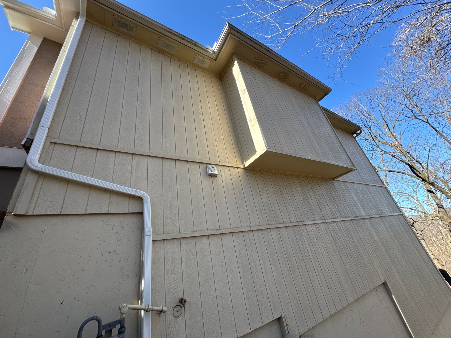 Siding Installation using Clay Market Square by EEC Windows, Siding & Roofing