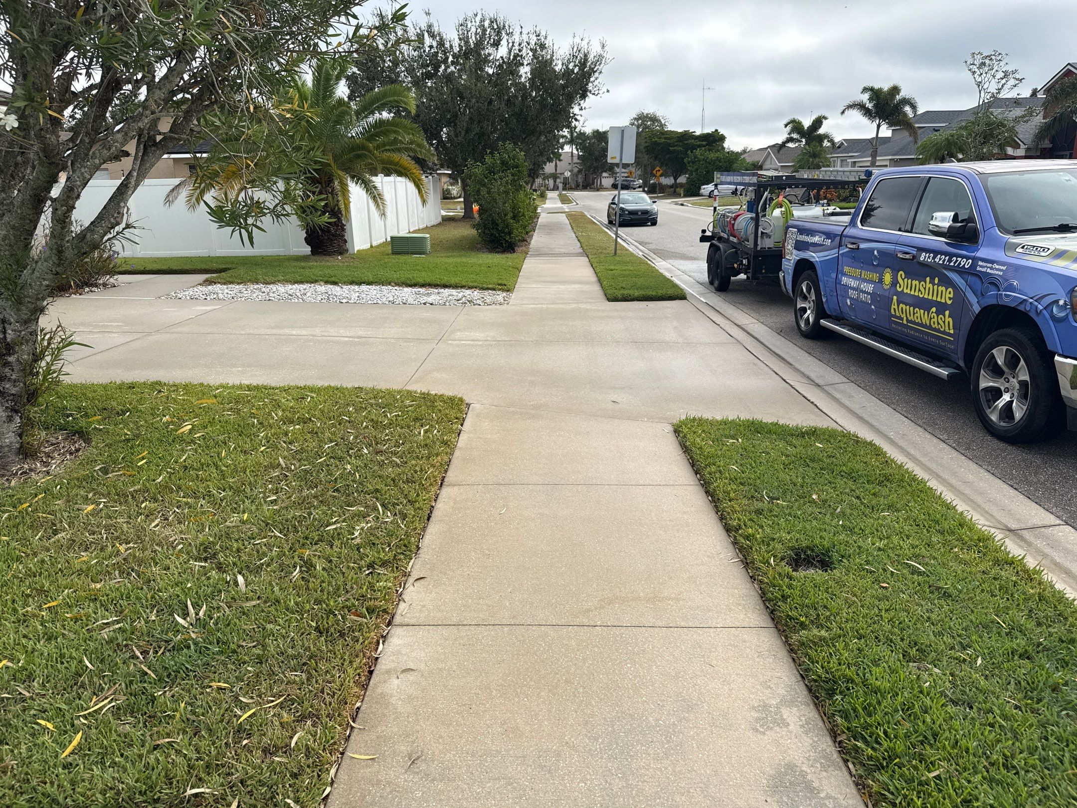 Vinyl Fence Cleaning, Driveway & Sidewalk Cleaning in Crystal Lakes – Palmetto, FL by Sunshine AquaWash