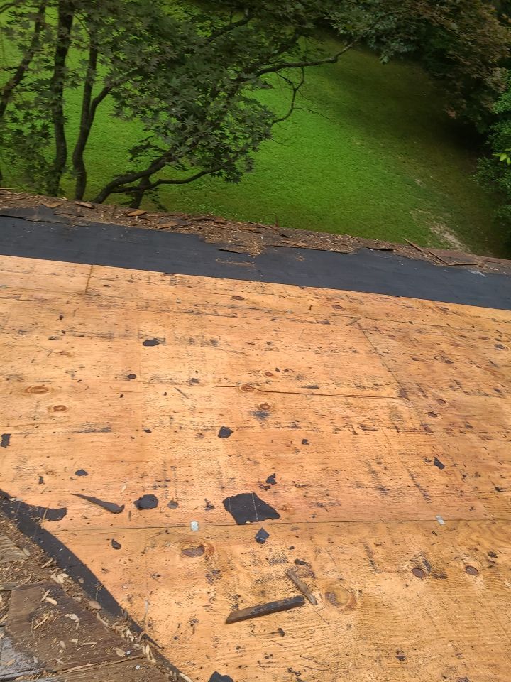 Fairfax Station: CertainTeed Landmark Pro Designer Shingles in Max Def Resawn Shake by RM Banning, Inc.