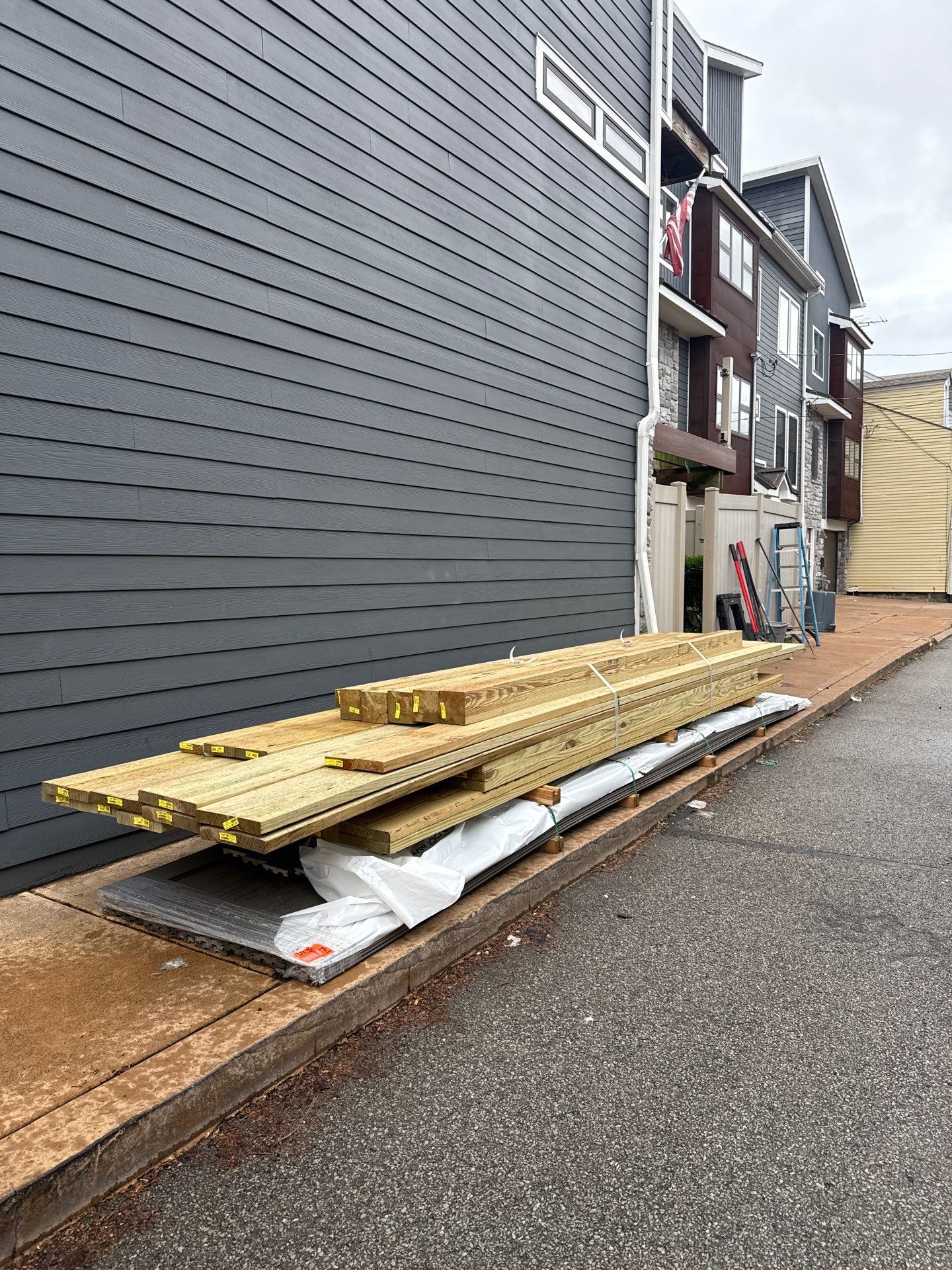 Deck Southside  by Cousins Roofing Siding & Decks