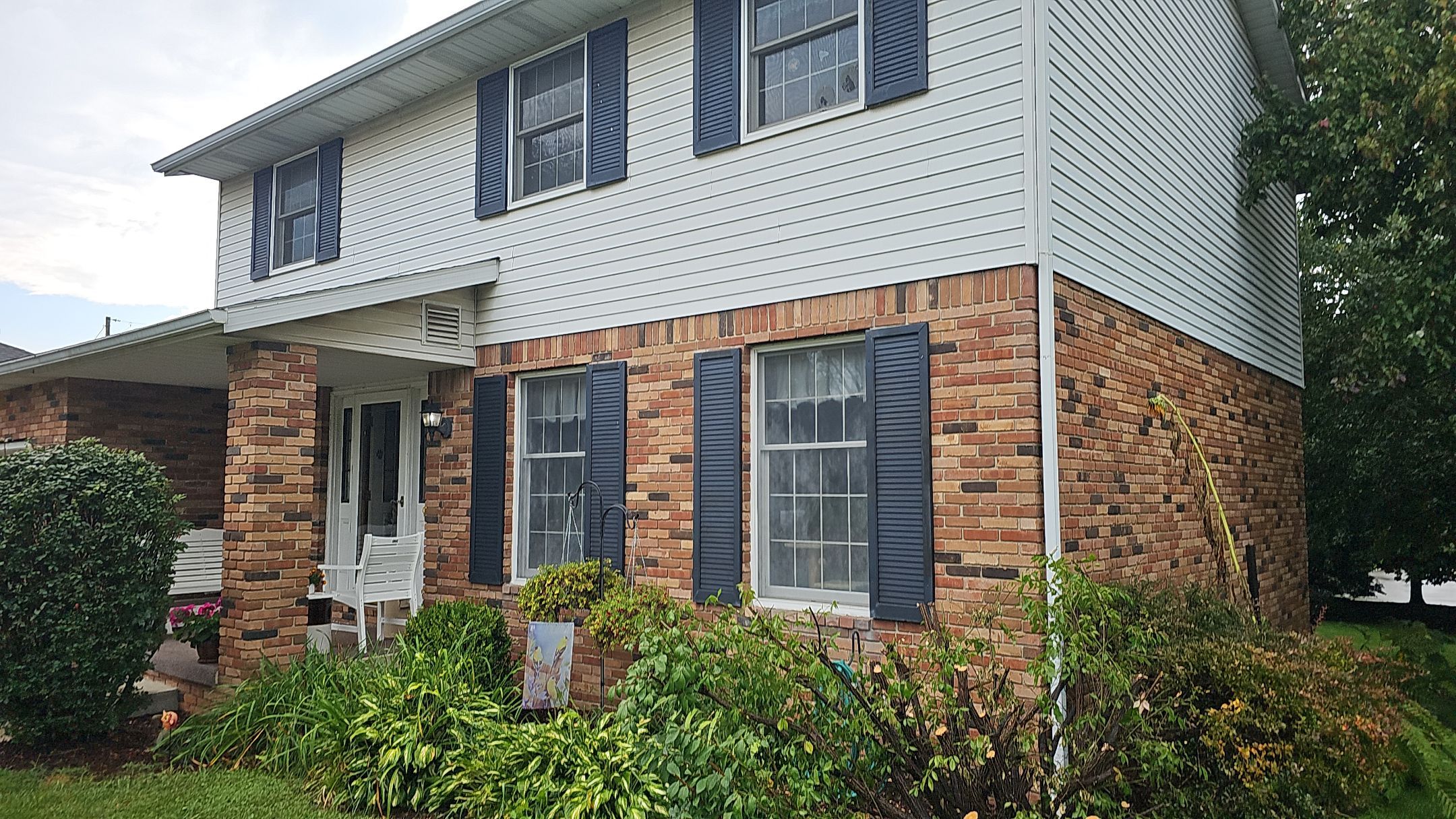 ATLAS PINNACLE COLOR: HEARTHSTONE, DRIP EDGE: BLACK by Eagle Eye Roofing