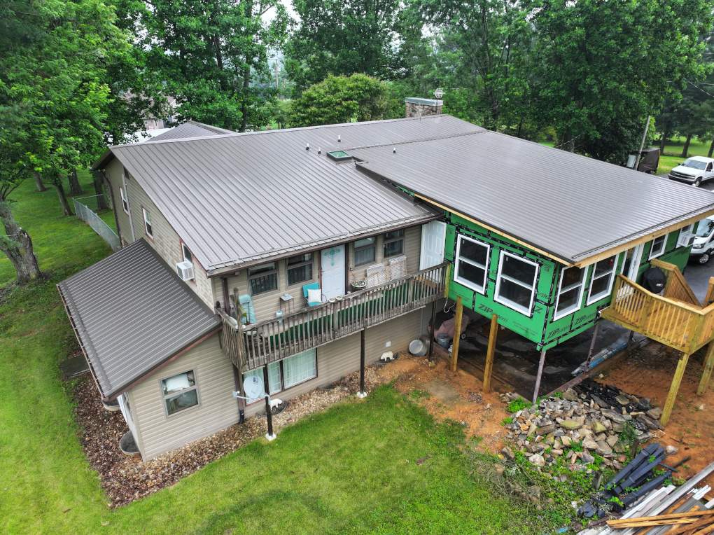 Miller Residence by Omnia Roofing