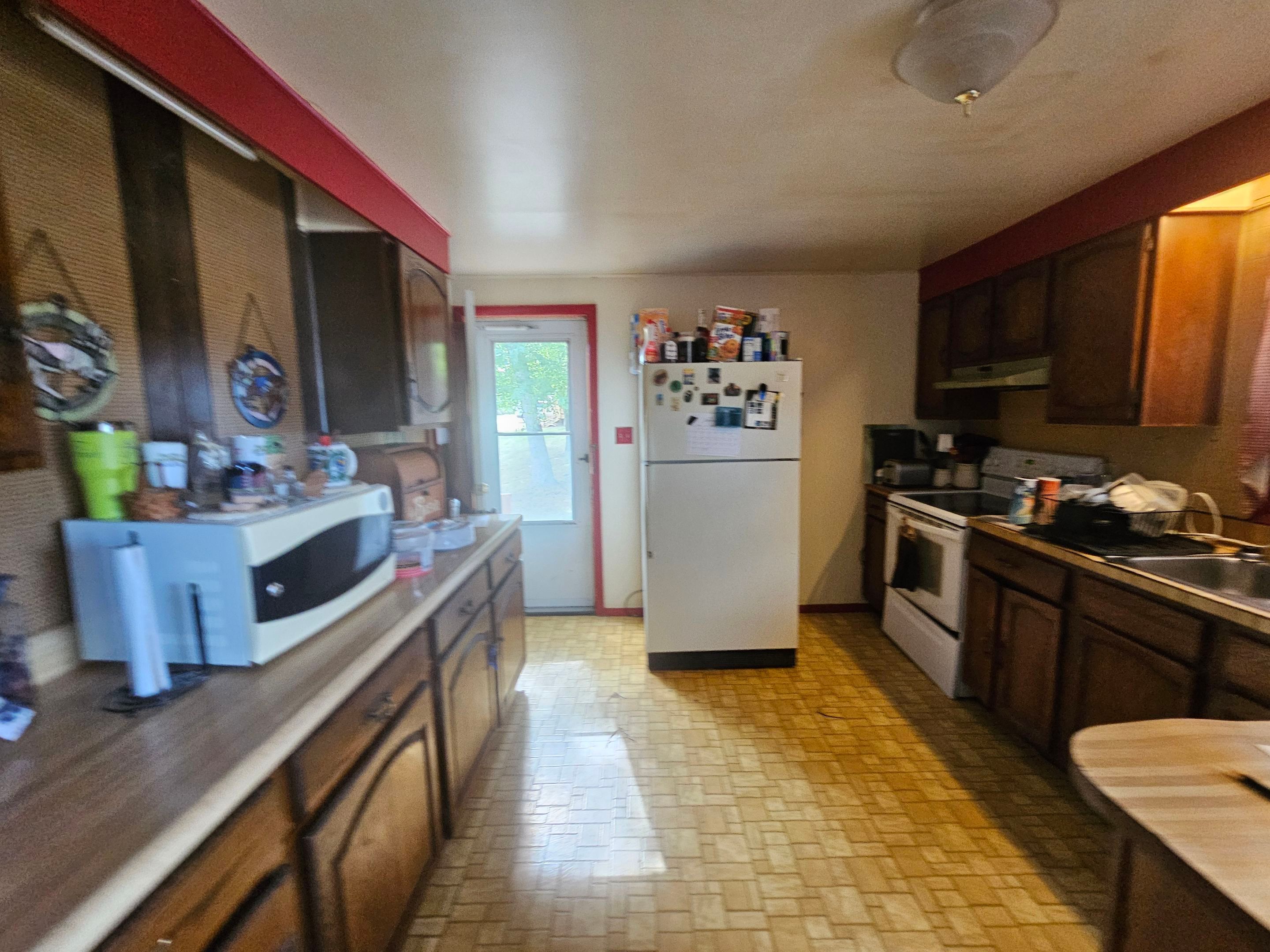 Angeline Kitchen by Integrity Tile and Home LLC