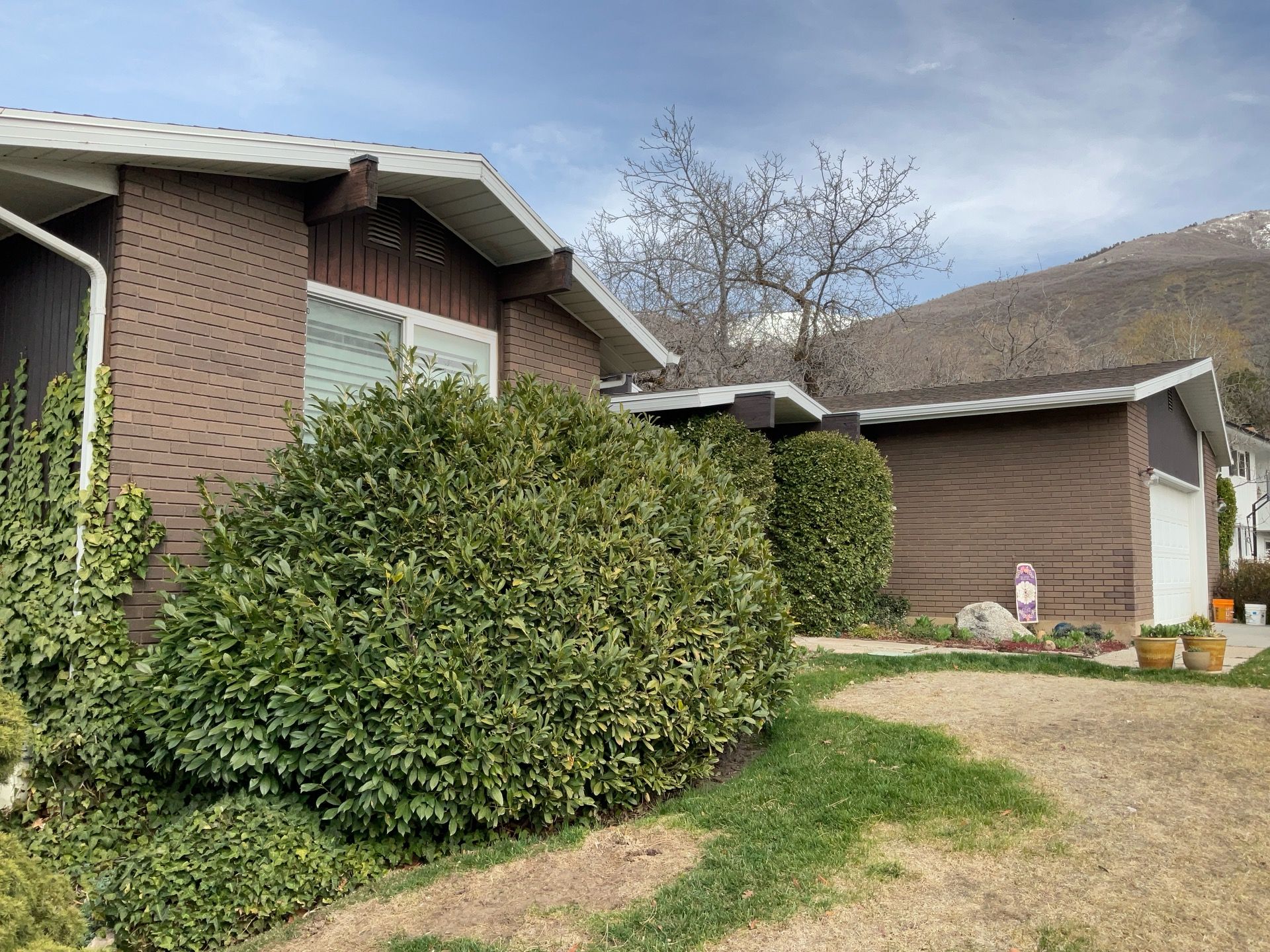 Fruit Heights | Hardie B&B & Shakes | Rich Espresso by Ideal Siding Utah