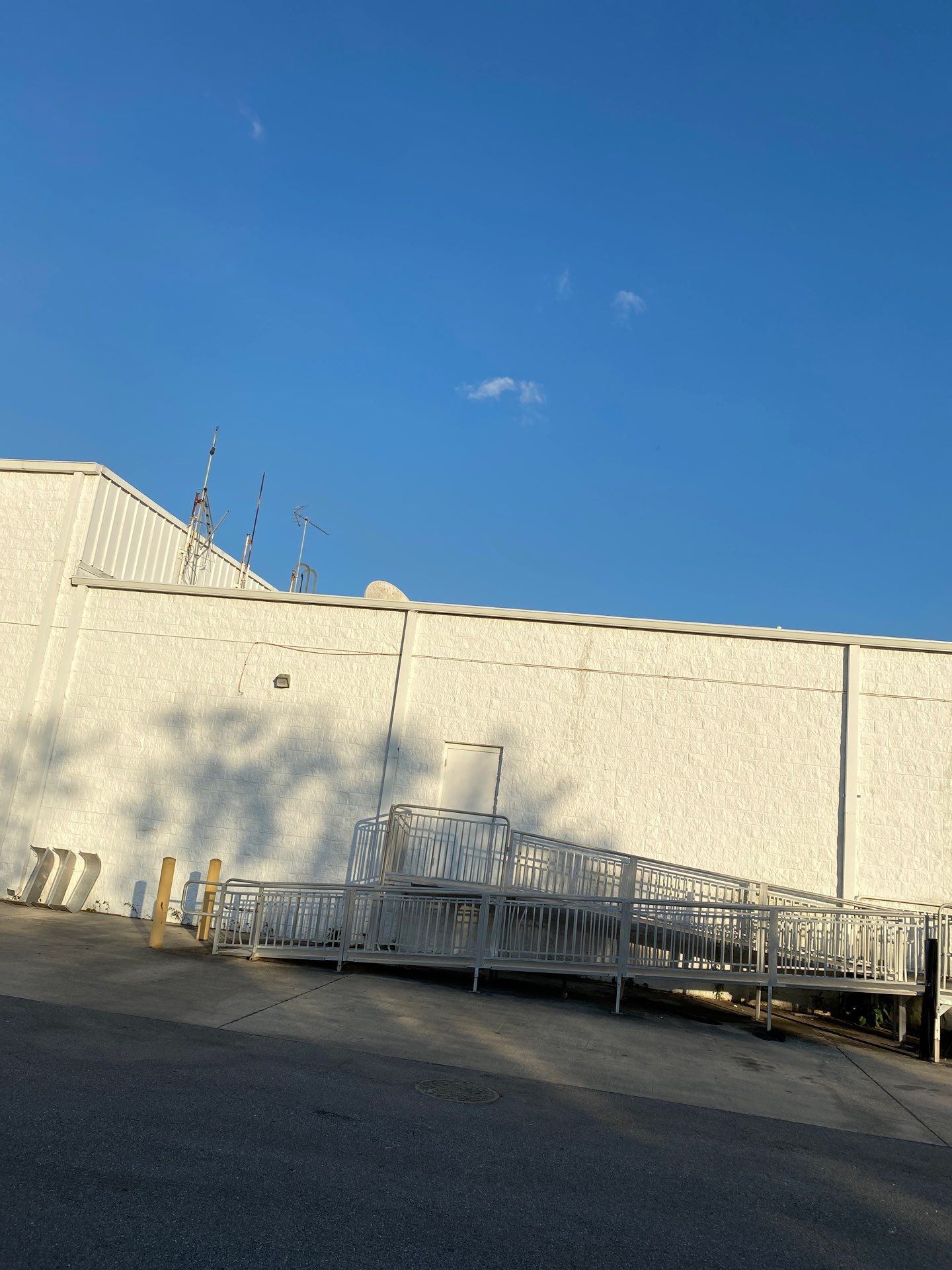 7-Inch Seamless Gutters for Commercial Installation in Sarasota FL by Gutter Professors