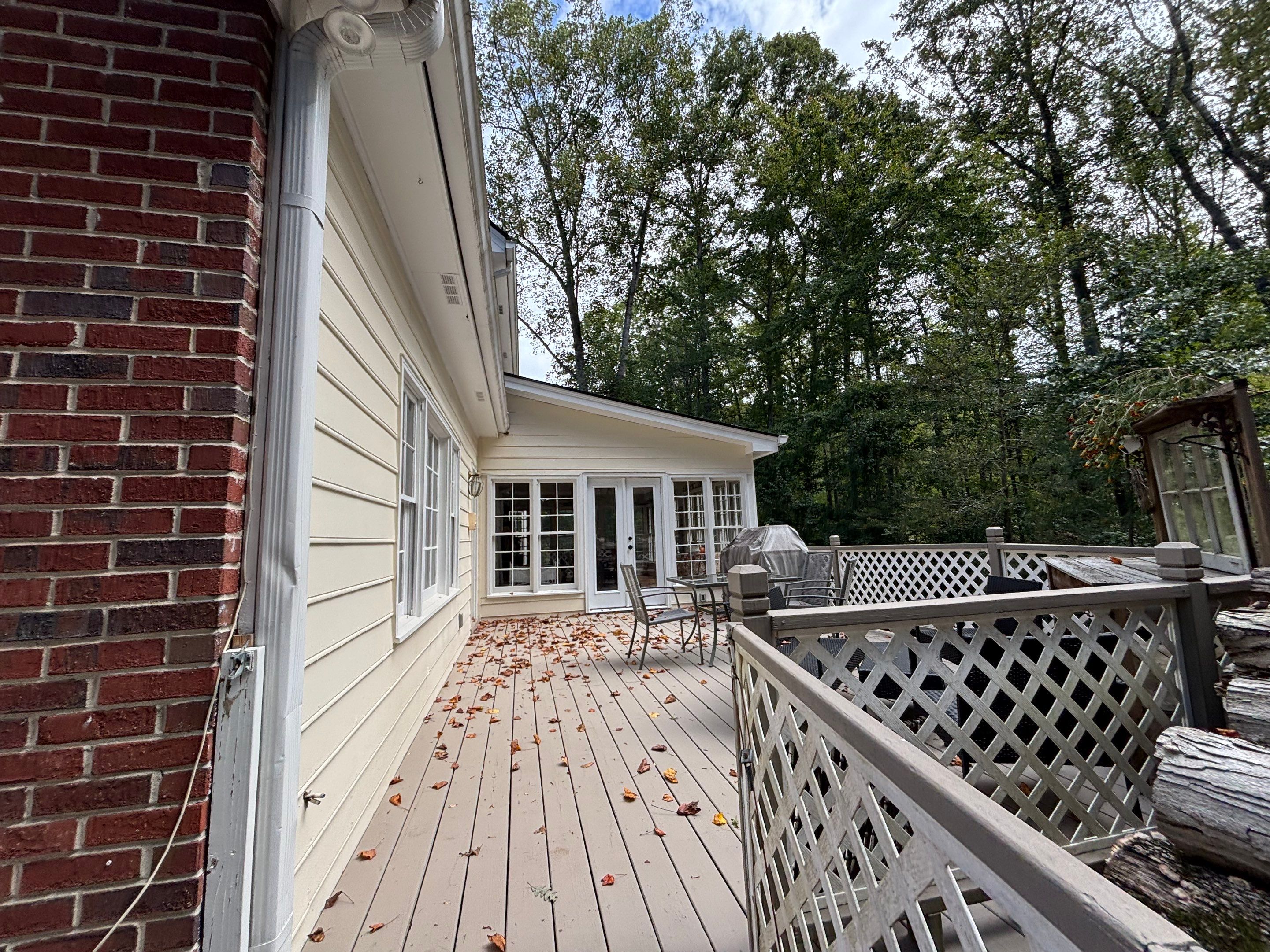 53 Window Replacements with Master 2800 Series Vinyl Replacement Windows and James Hardie Siding Installation by Nelson Exteriors 