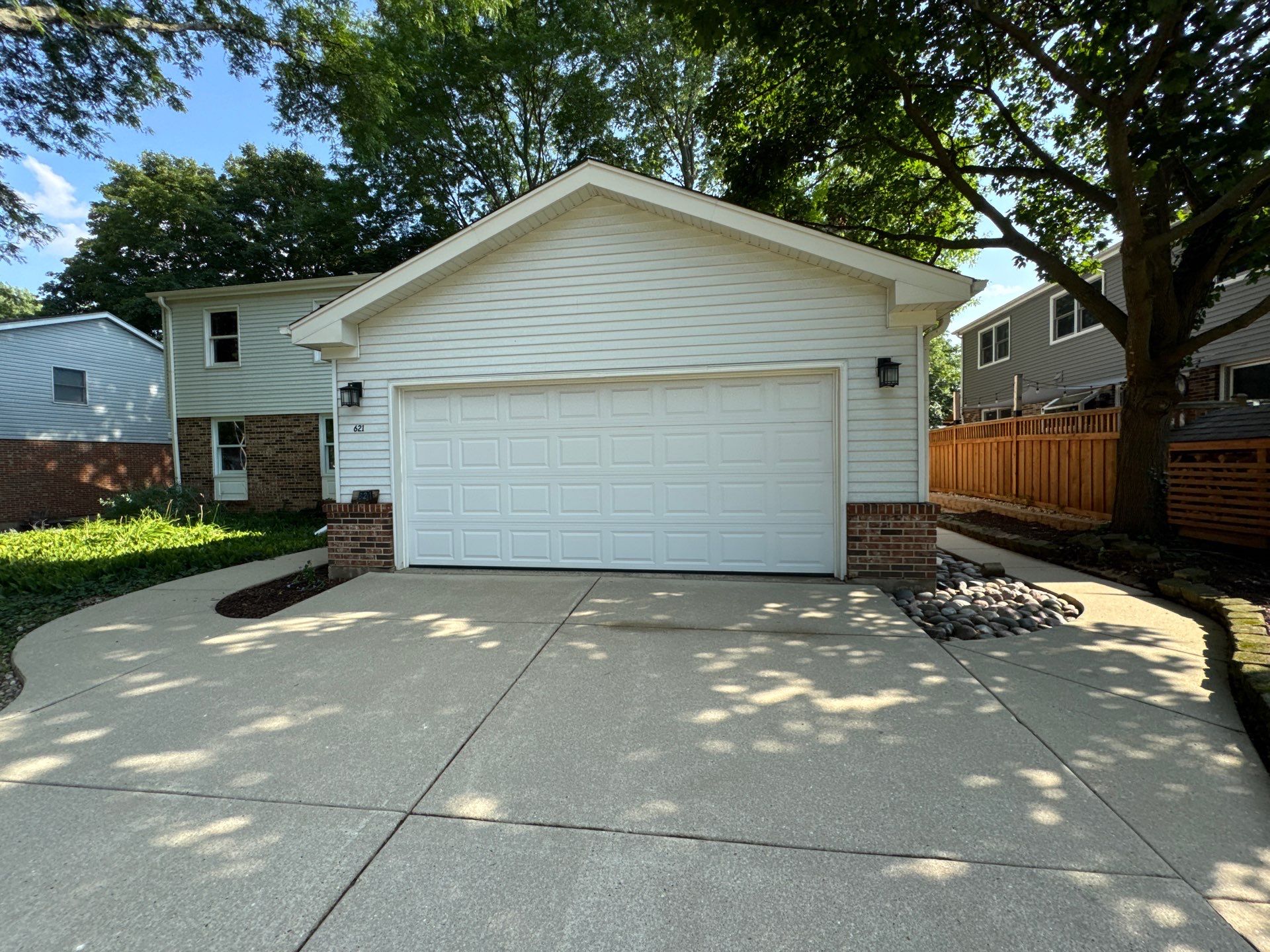 Palatine house wash and concrete power washing by Northern Power Washing LLC.