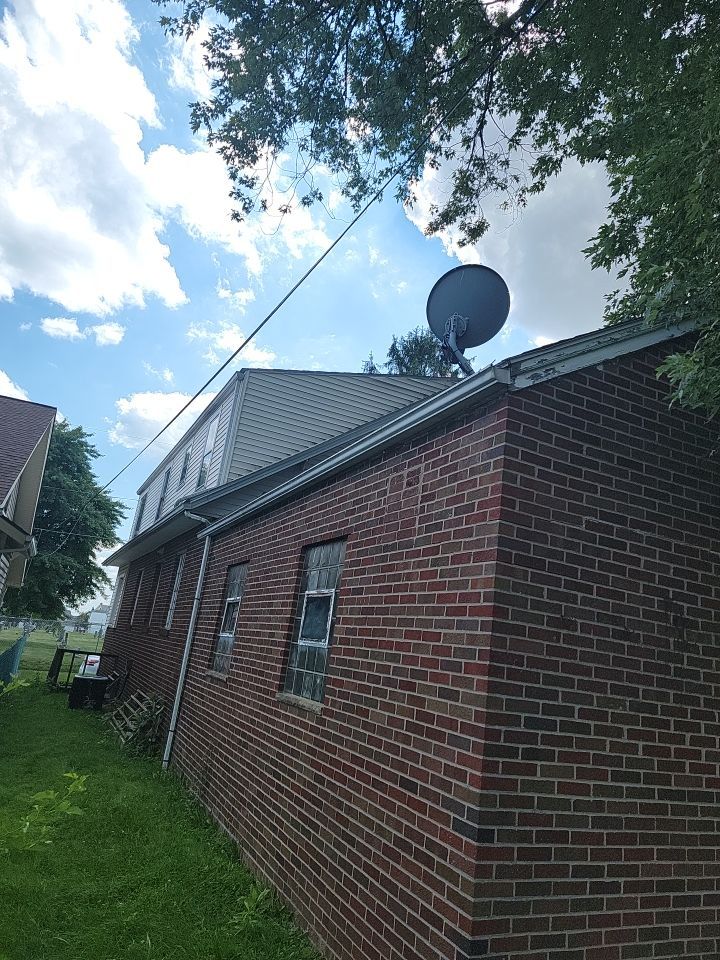 ATLAS PINNACLE COLOR: MAJESTIC SHAKE DRIP EDGE: WHITE by Eagle Eye Roofing