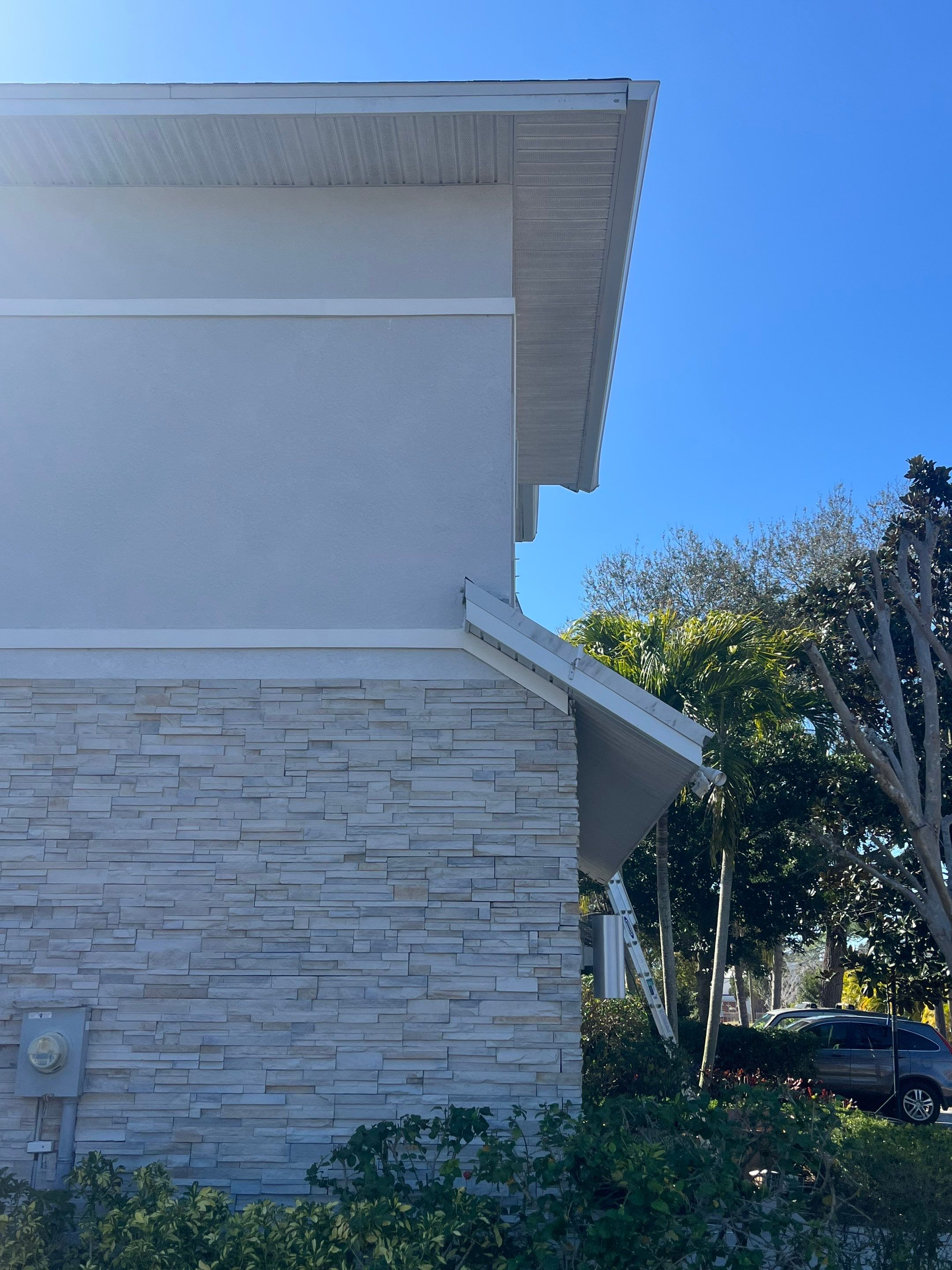 White K Style Seamless Gutters using 6 Inch Seamless Gutters in Sarasota FL by Gutter Professors