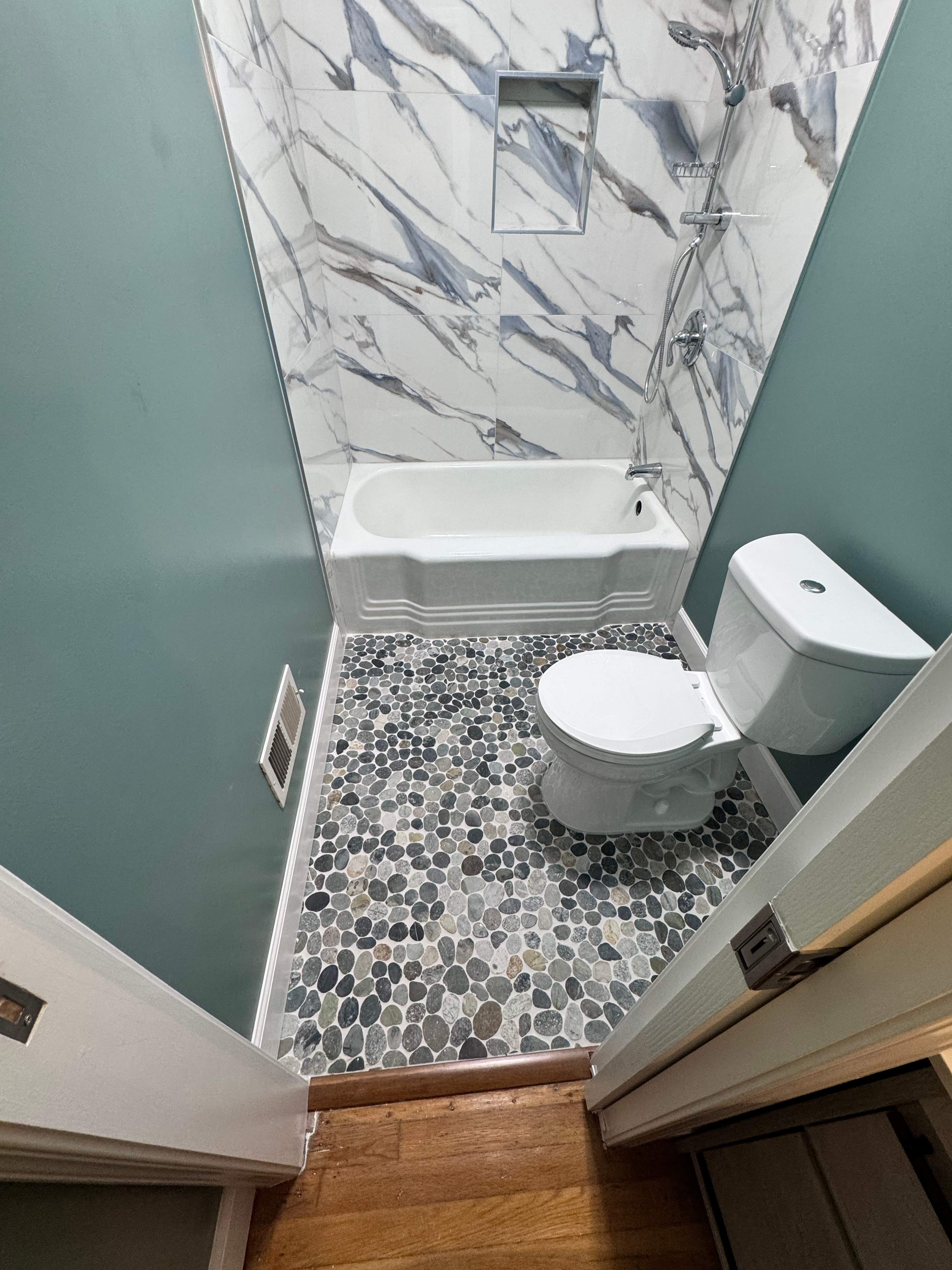Guest bathroom renovation by Prudencio