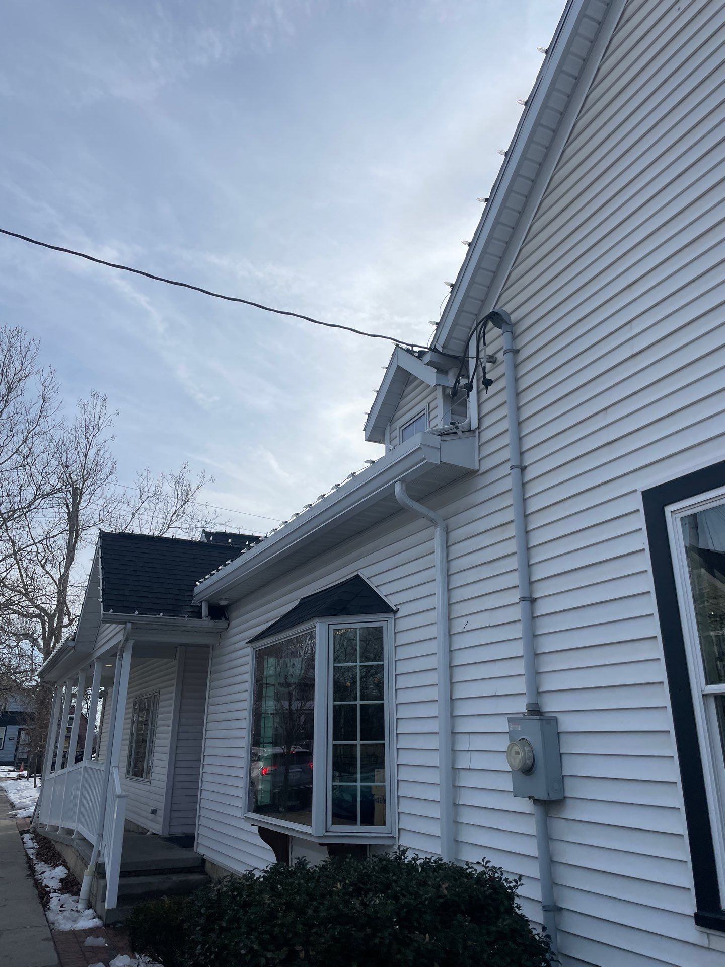 Gutter Repair using 5" Aluminum Gutters by 3 Daughters Construction 
