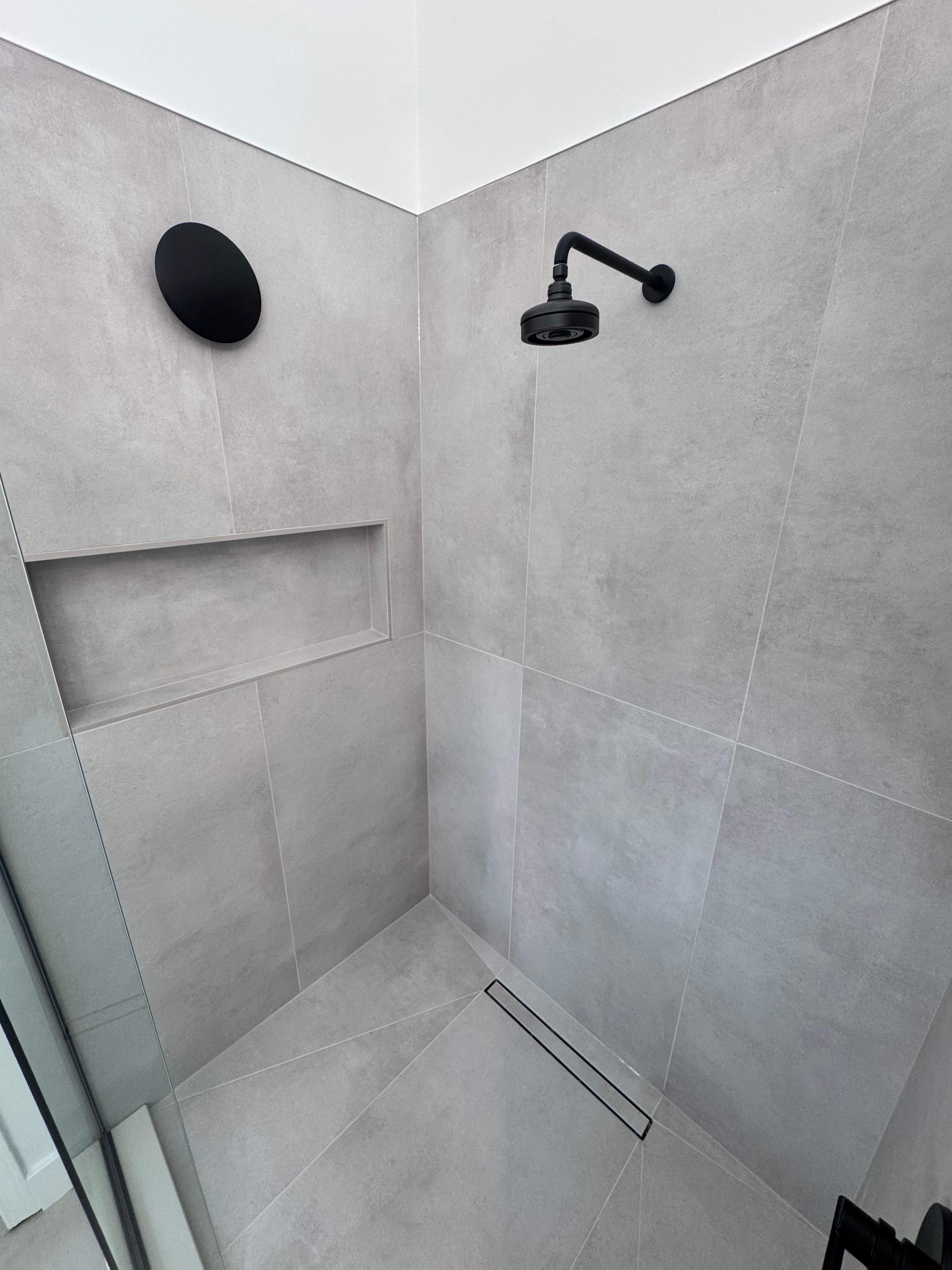 Master bathroom renovation by Prudencio