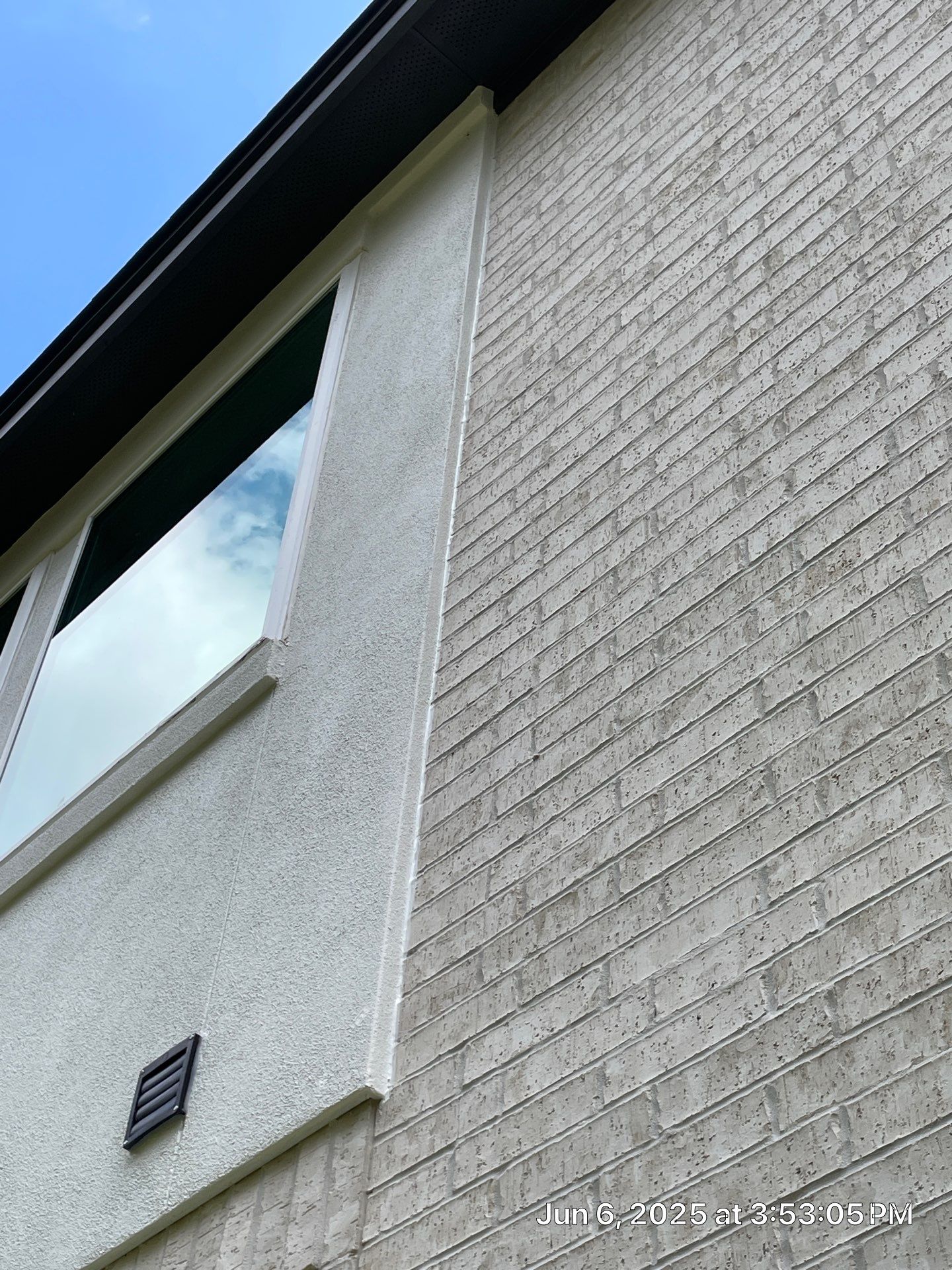 Conroe Harmony: Sand Finish Stucco with Natural Stone Accents by Apex Conventional Stucco Llc