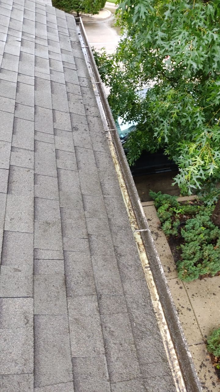 HOA gutter cleaning after photo.