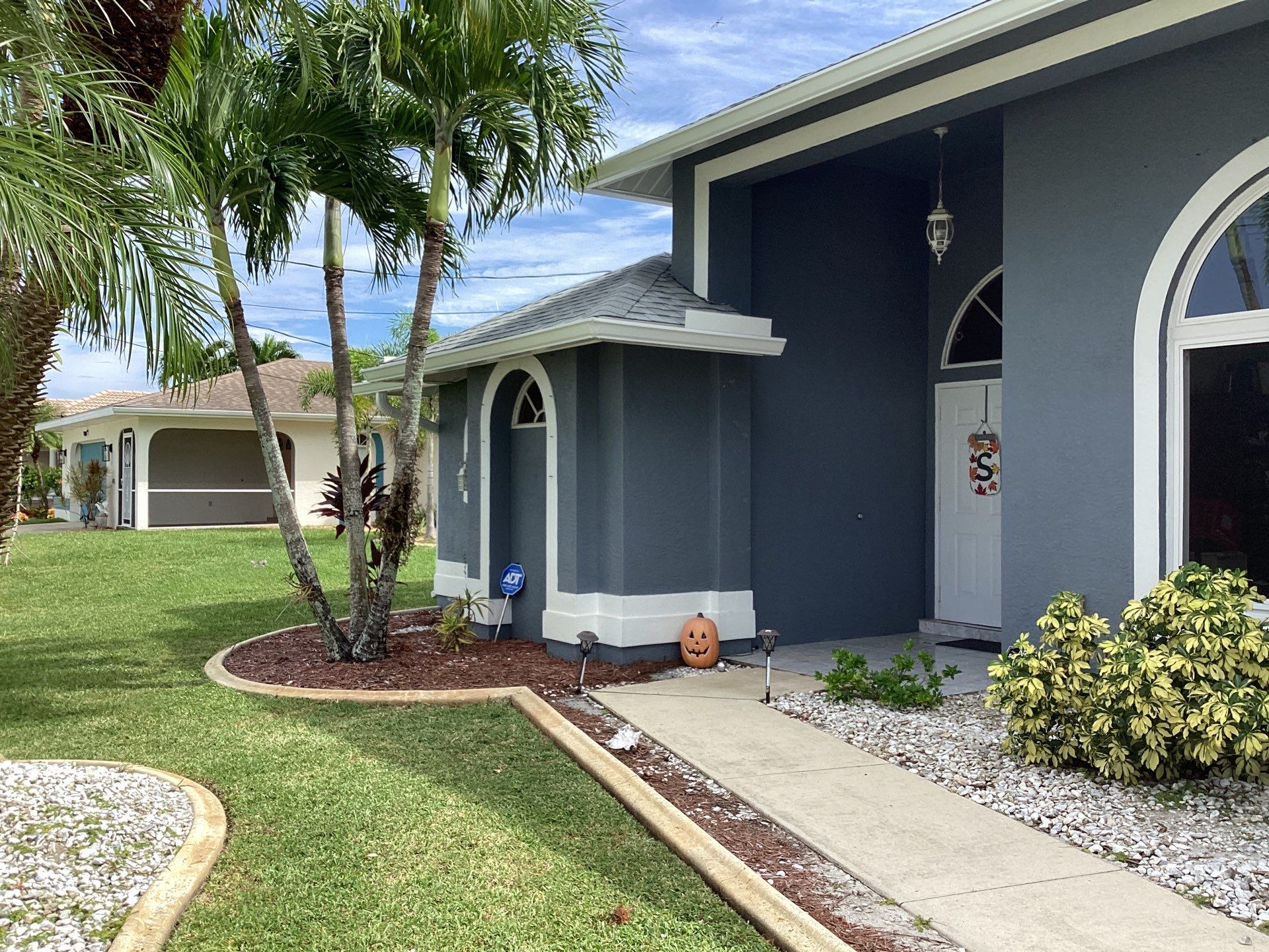 White K Style Seamless Gutters using Aluminum Seamless Gutters in Cape Coral FL by Gutter Professors