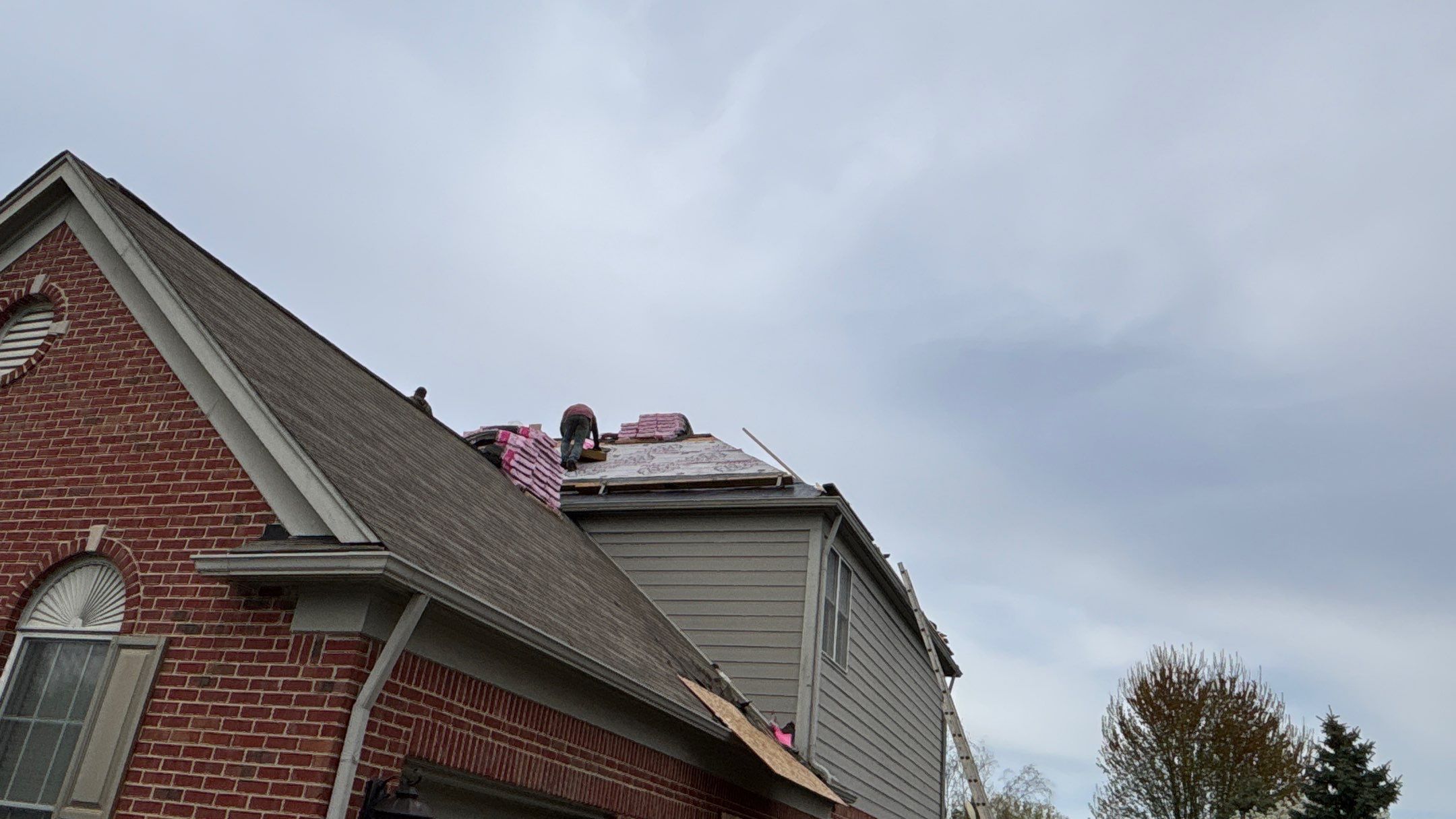 Roof Replacement using Owens Corning Onyx Black by 180 Contractors