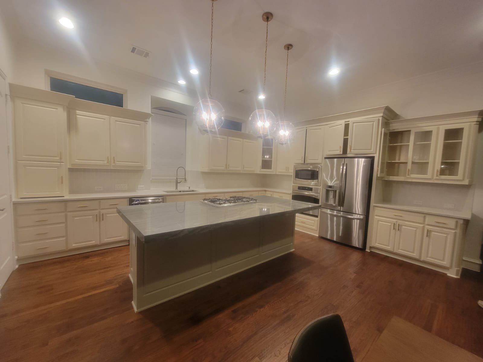 Kitchen Remodel using Quartzite by SLM General Contractors & Roofing