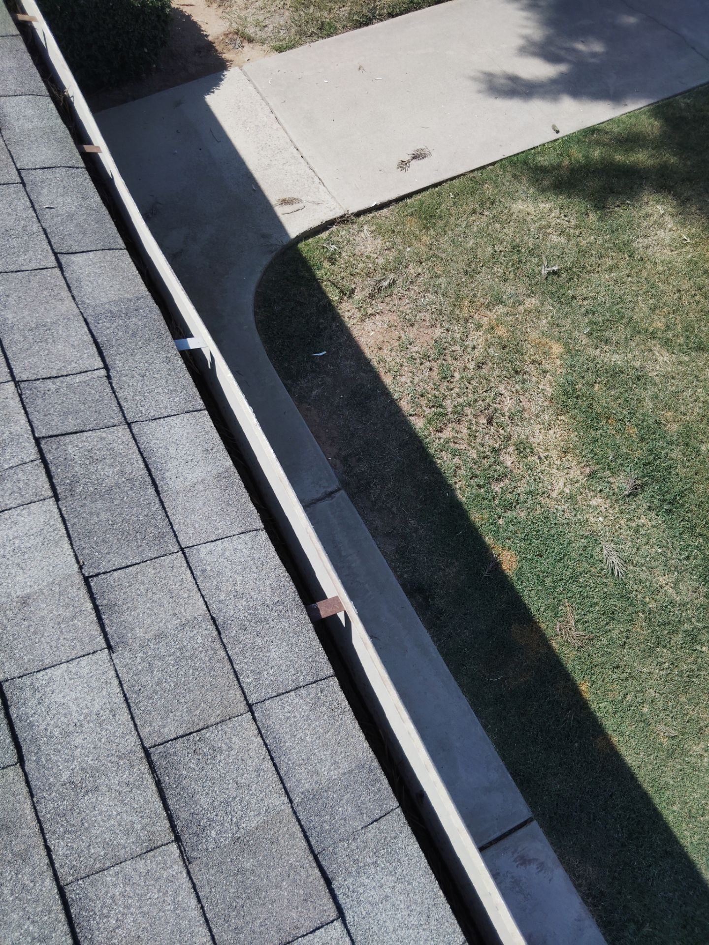HOA gutter cleaning after photo.