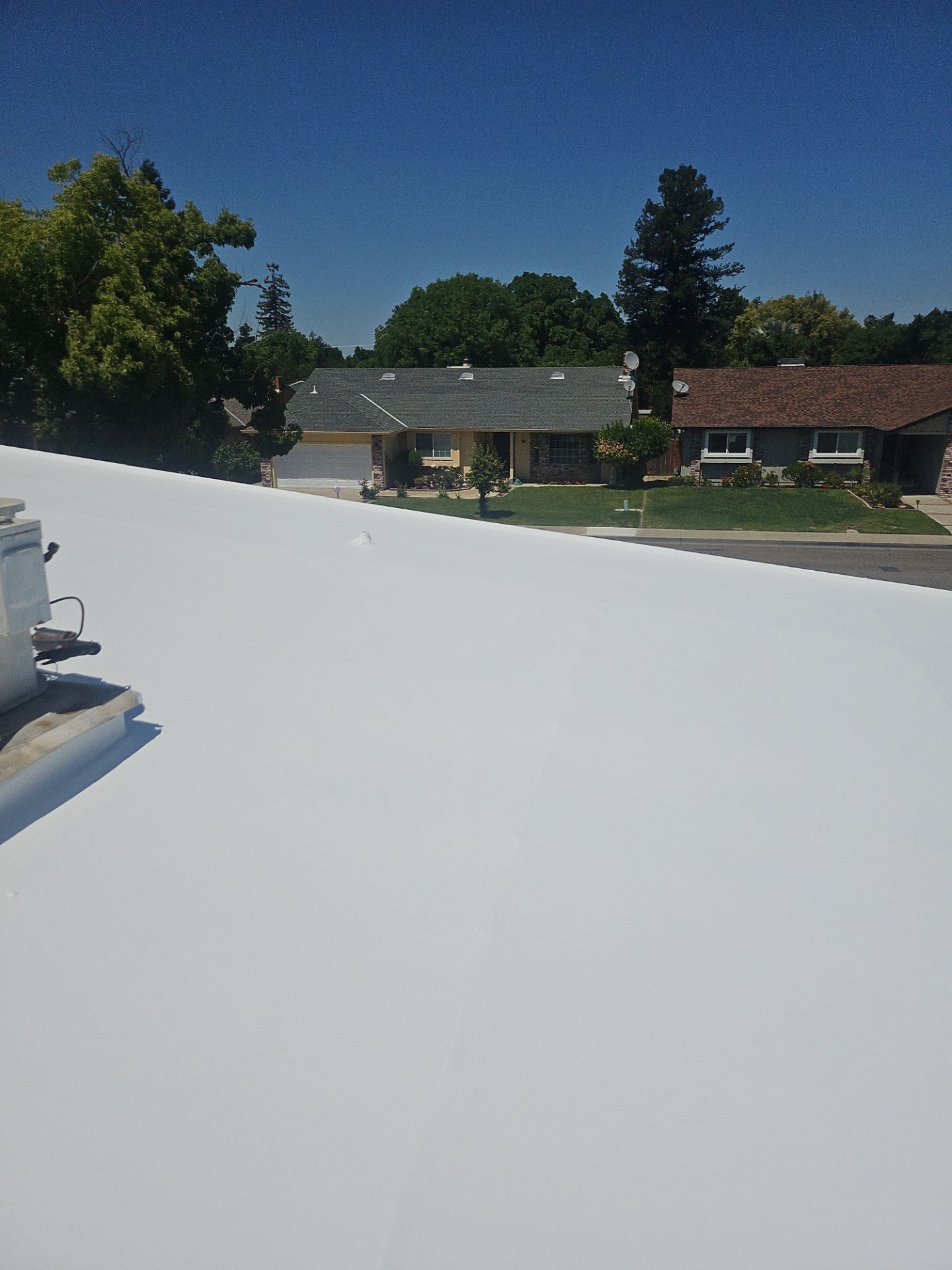 Single-ply restoration system using Benchmark/PUMA XL coatings over TPO single-ply roofing by Straight Edge Roofing Inc