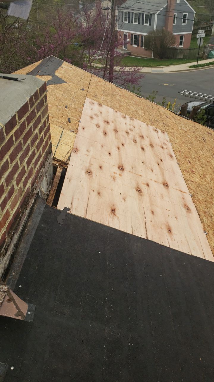 Arlington: CertainTeed Landmark Pro Designer Shingles in Max Def Georgetown Gray by RM Banning, Inc.