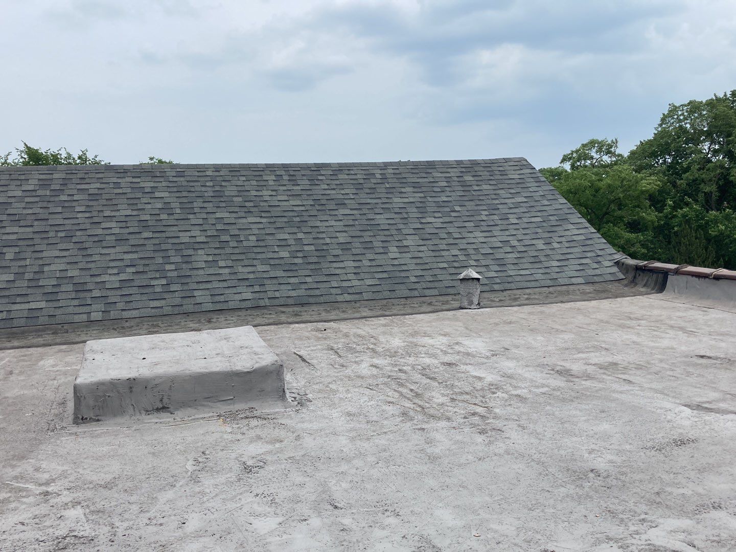 Asphalt Roof Replacement with Aluminum Gutter Installation by Custom Installations