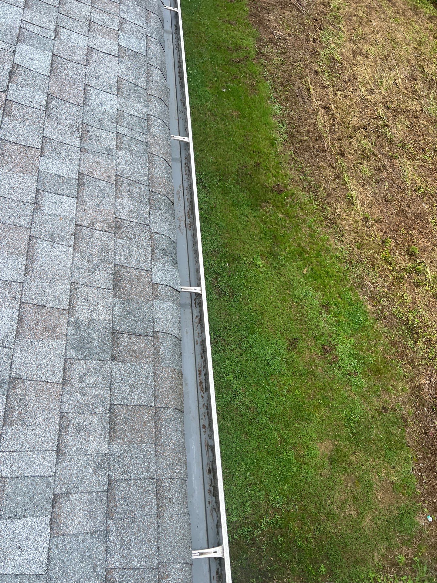 Commercial gutter cleaning Georgia after photo with clean gutters