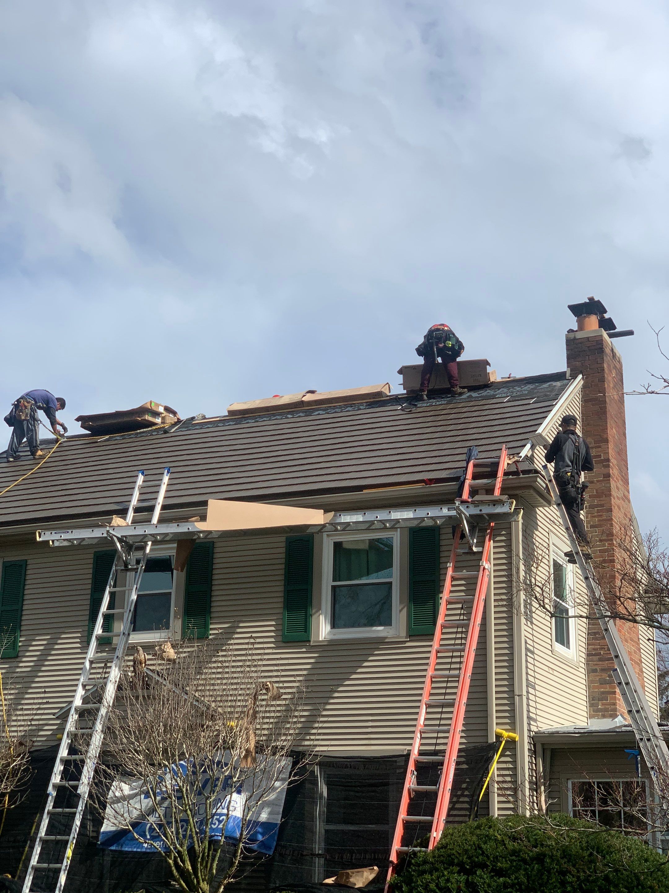 Residential Roofing Installation using Vic West Nothridge Slate by 4Ever Metal Roofing