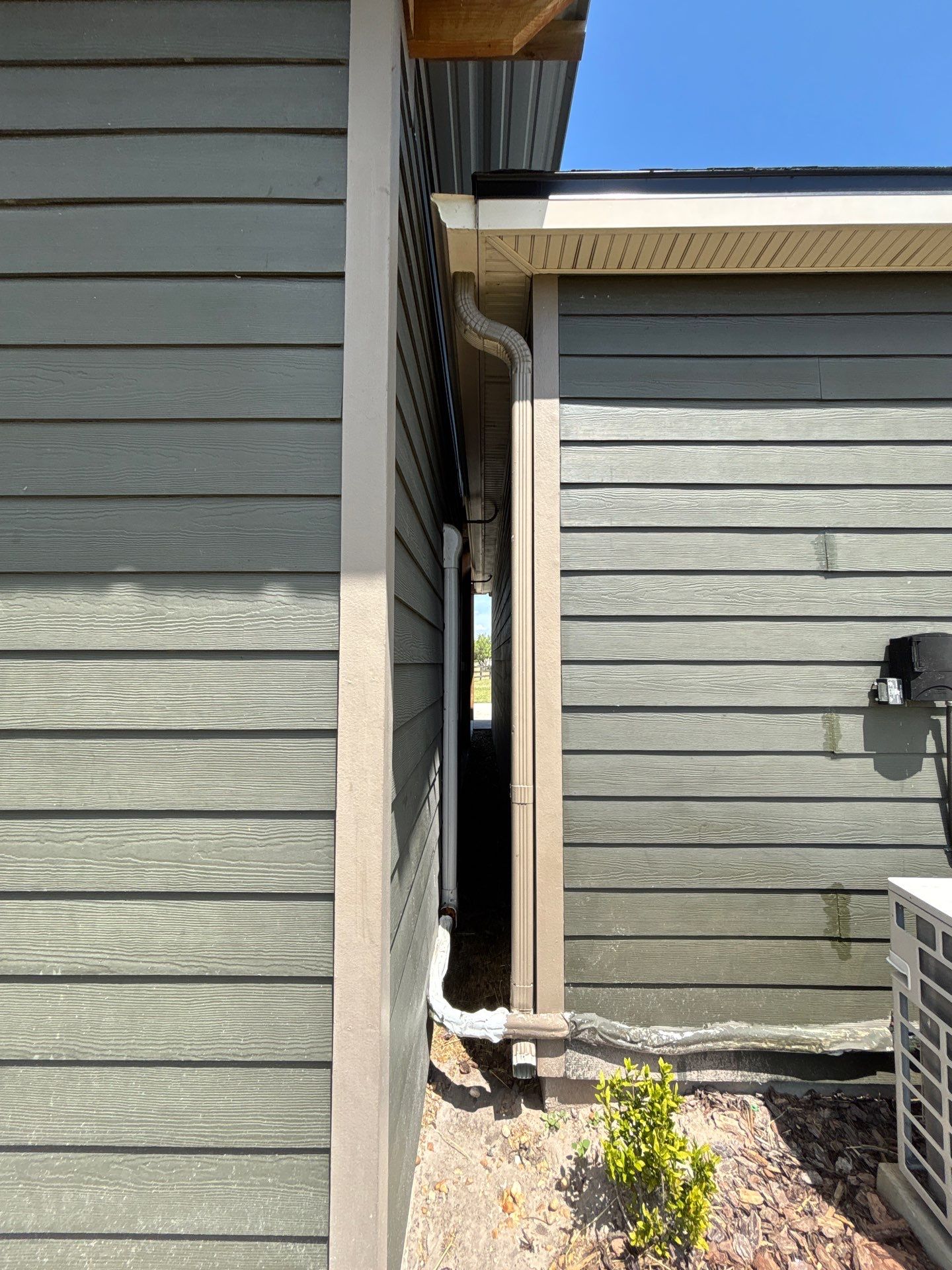  7-inch White seamless gutters and downspouts in Myakka City FL by Gutter Professors