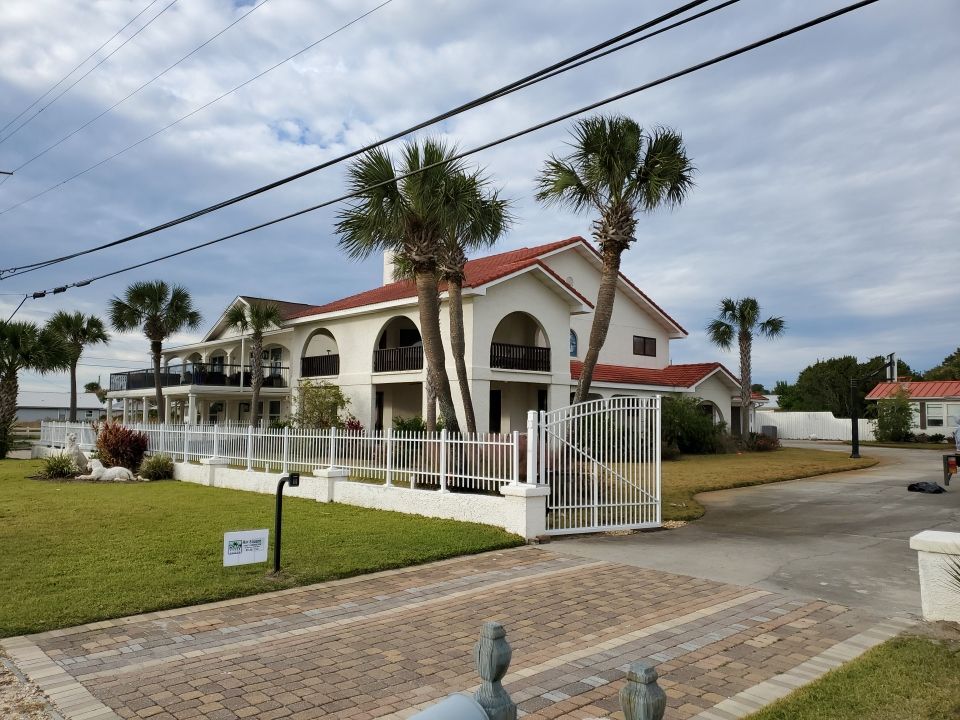 White Aluminum  by Hip Square Fence Inc.