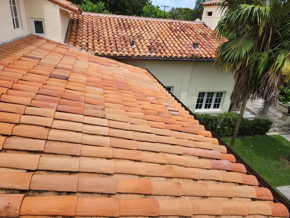 Granada Handmade Barrel Tile - Flashed Blend by Istueta Roofing