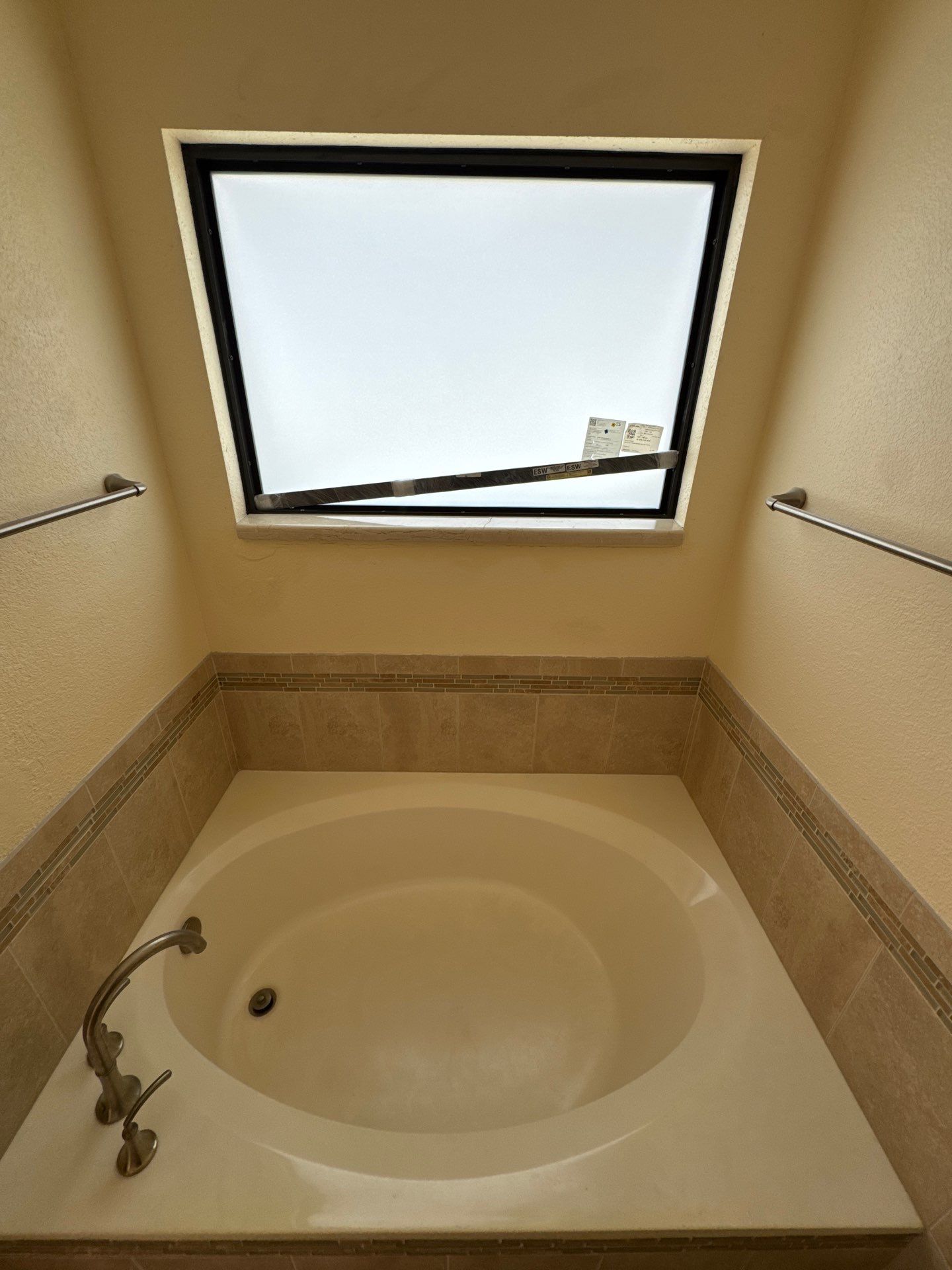 Beautiful home in Plantation:Front door and windows by ASP SuperHome
