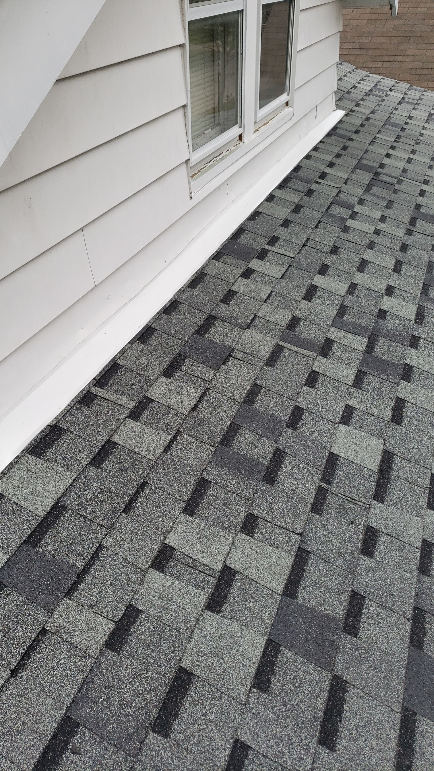 ATLAS PINNACLE COLOR: HEARTHSTONE DRIP EDGE: WHITE by Eagle Eye Roofing