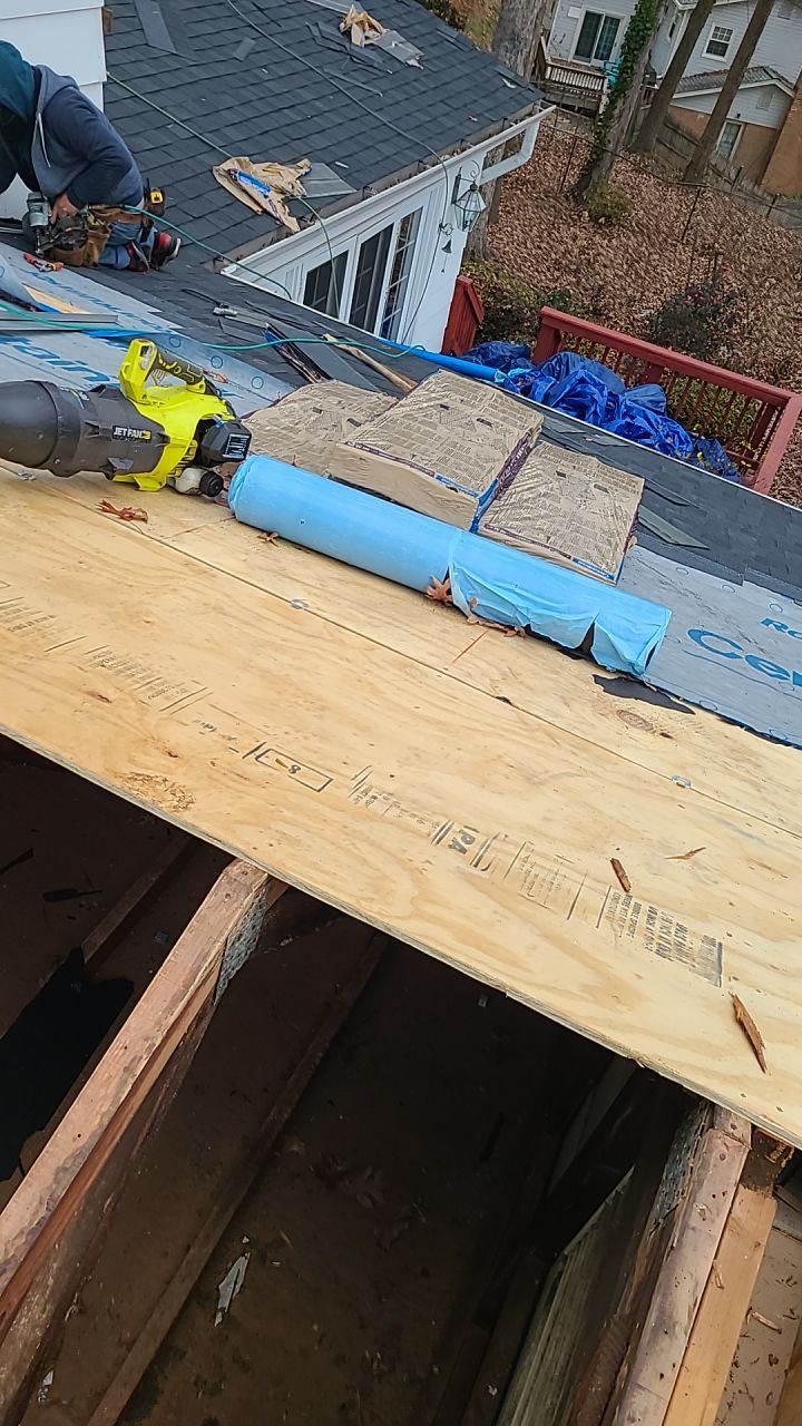 Springfield CertainTeed Charcoal Black Roof & CertainTeed Colonial White Siding by RM Banning, Inc.