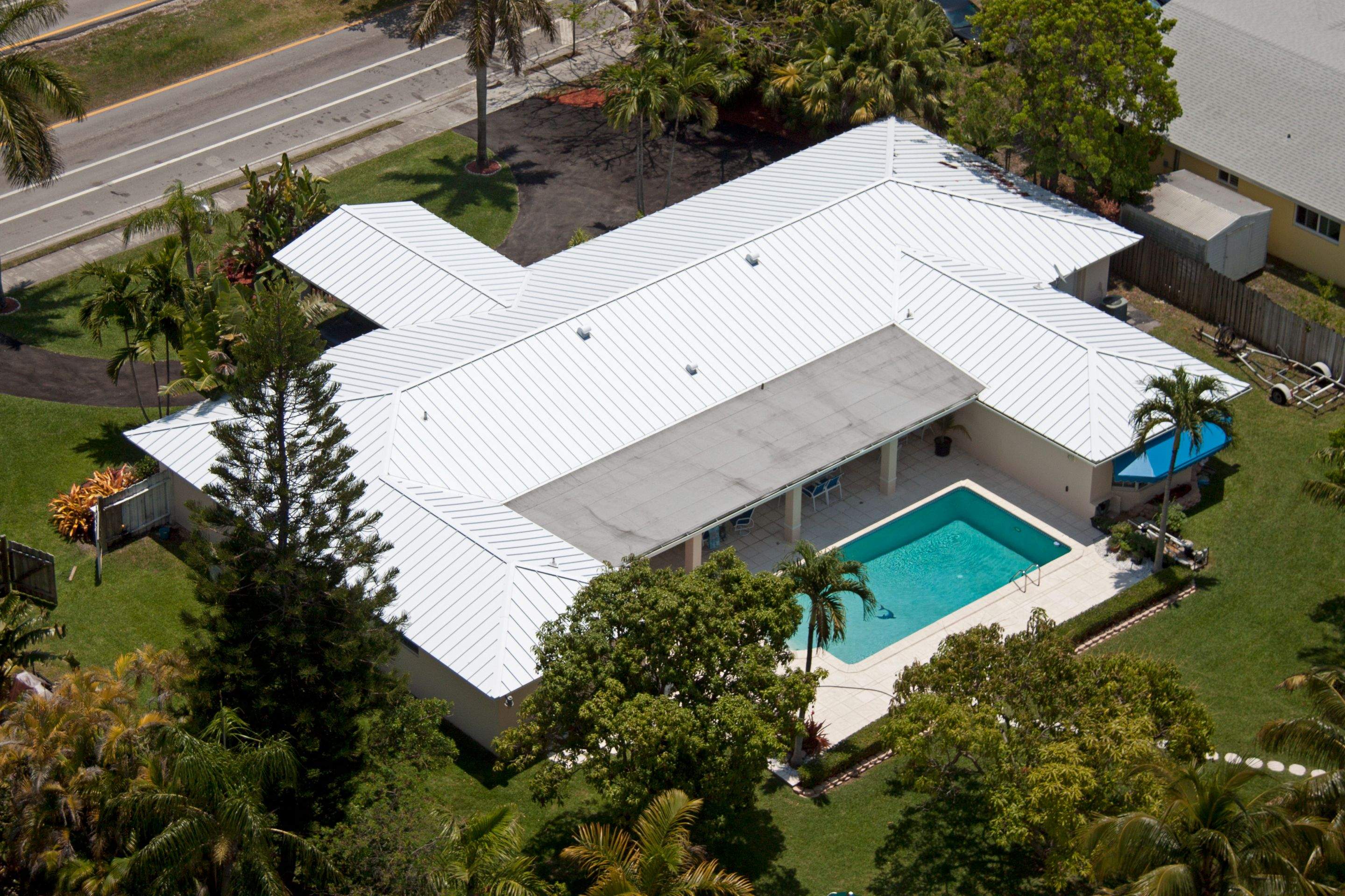 Metal Roof - Galvalume - Regal White by Istueta Roofing