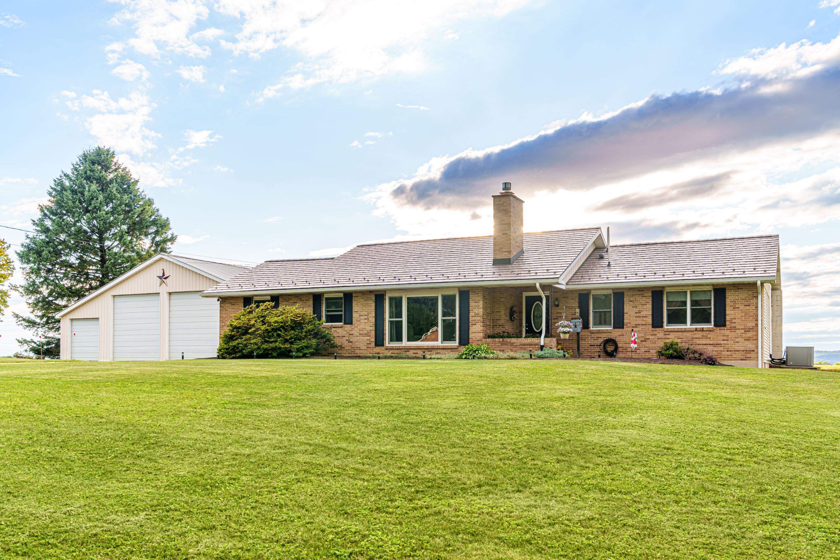 Metal roof-slate by Esh Builders