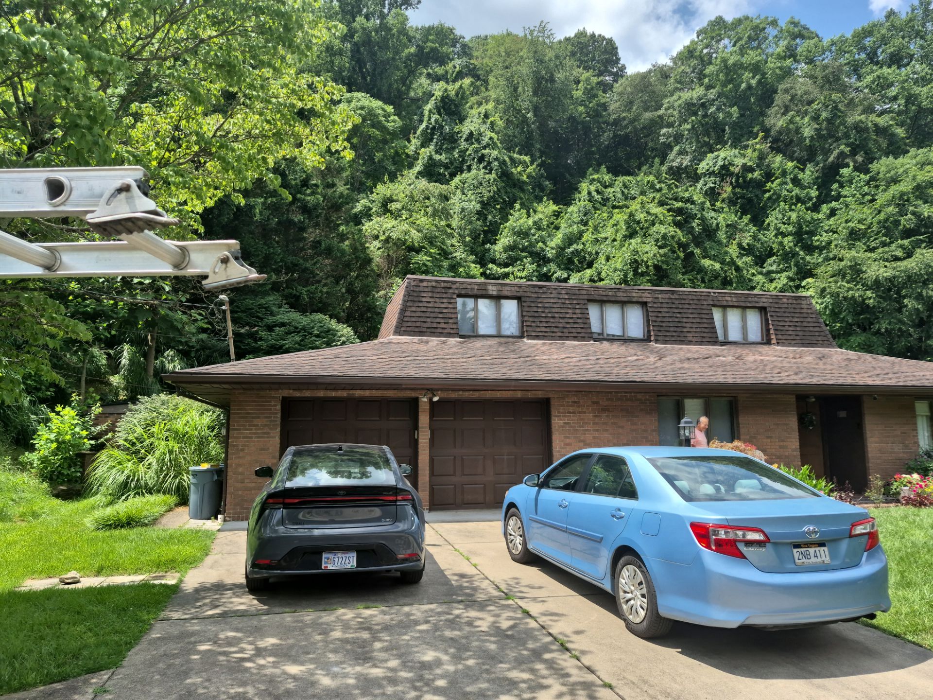 Unique Single Roof Replacement in Charleston WV – IKO Dynasty High-Performance Shingles by Mr. Roofer