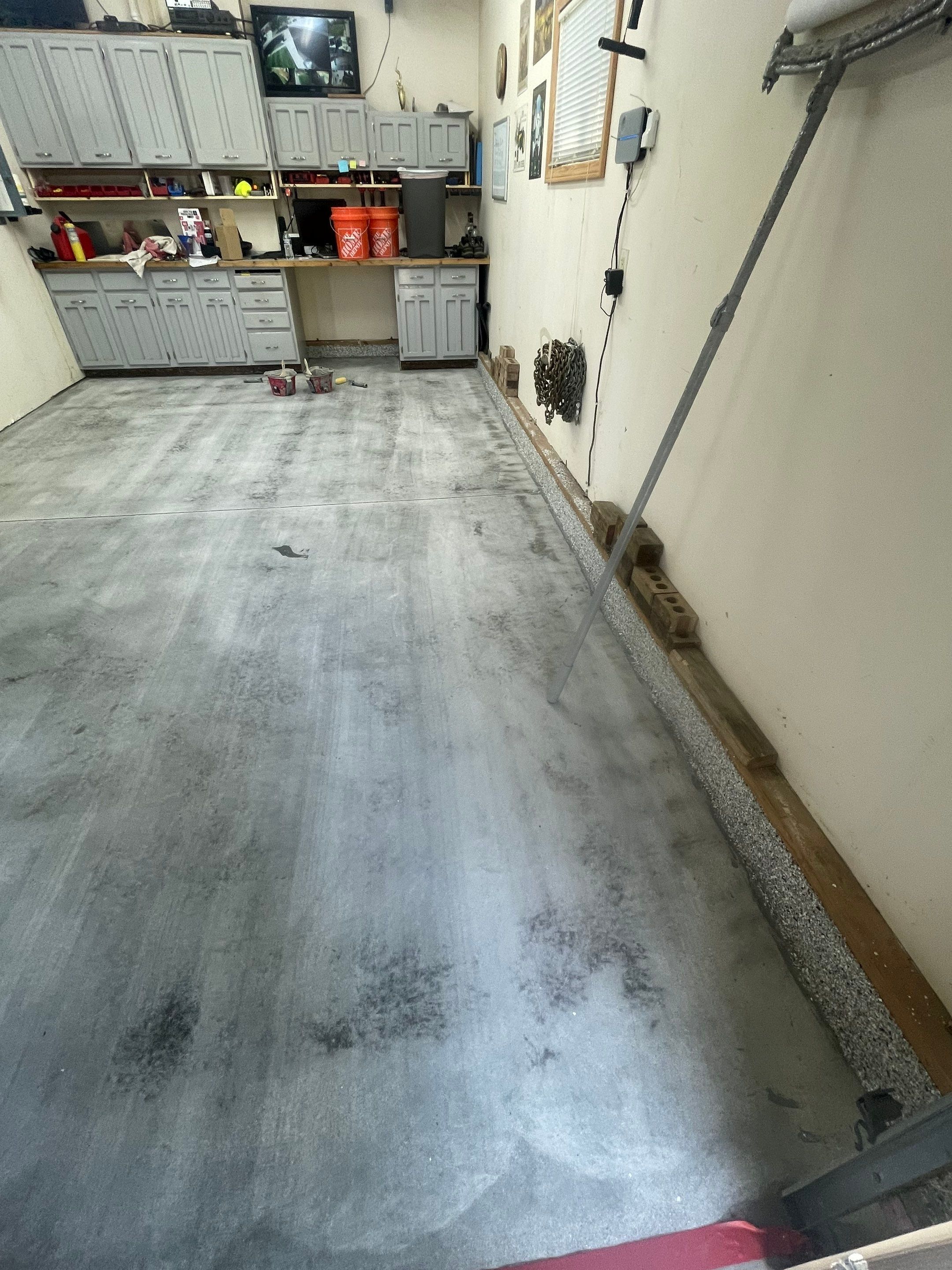 Multi-Stall Garage Floor Coating Installation in Sioux Falls by Select Painting, Coatings & Garage Cabinets